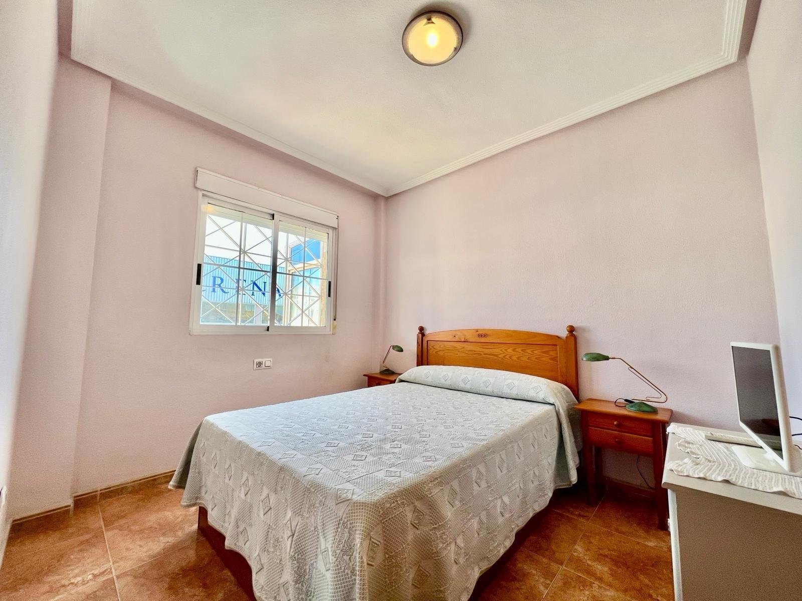 For sale - 2 Bedroom 1 Bathroom Bungalow in Torrevieja - Centro  - Alicante
