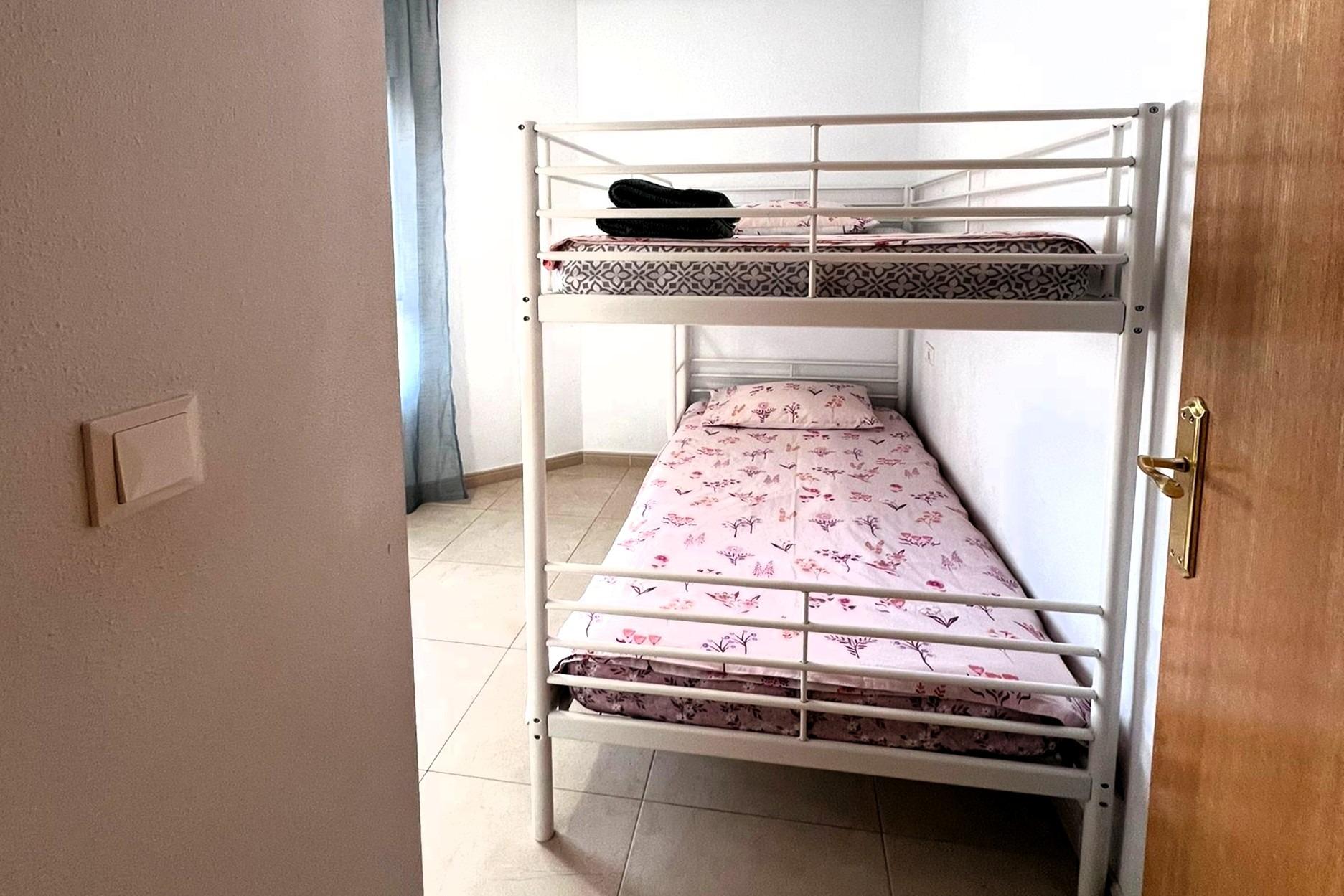 For sale - 2 Bedroom 1 Bathroom Apartment in Torrevieja - Playa De Los Locos  - Alicante