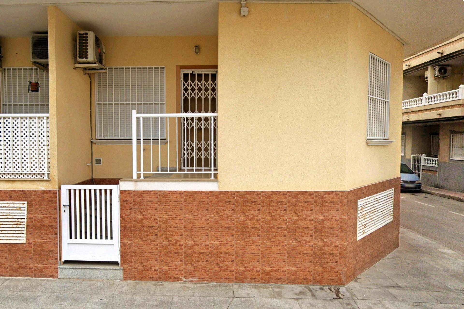 For sale - 2 Bedroom 1 Bathroom Apartment in Torrevieja - Playa De Los Locos  - Alicante