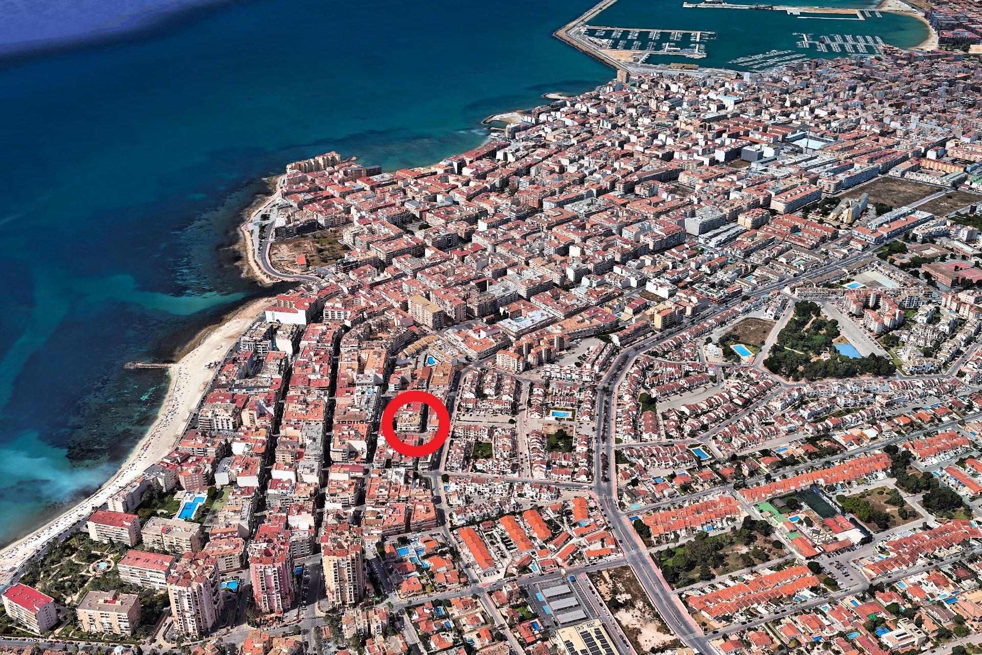 For sale - 2 Bedroom 1 Bathroom Apartment in Torrevieja - Playa De Los Locos  - Alicante