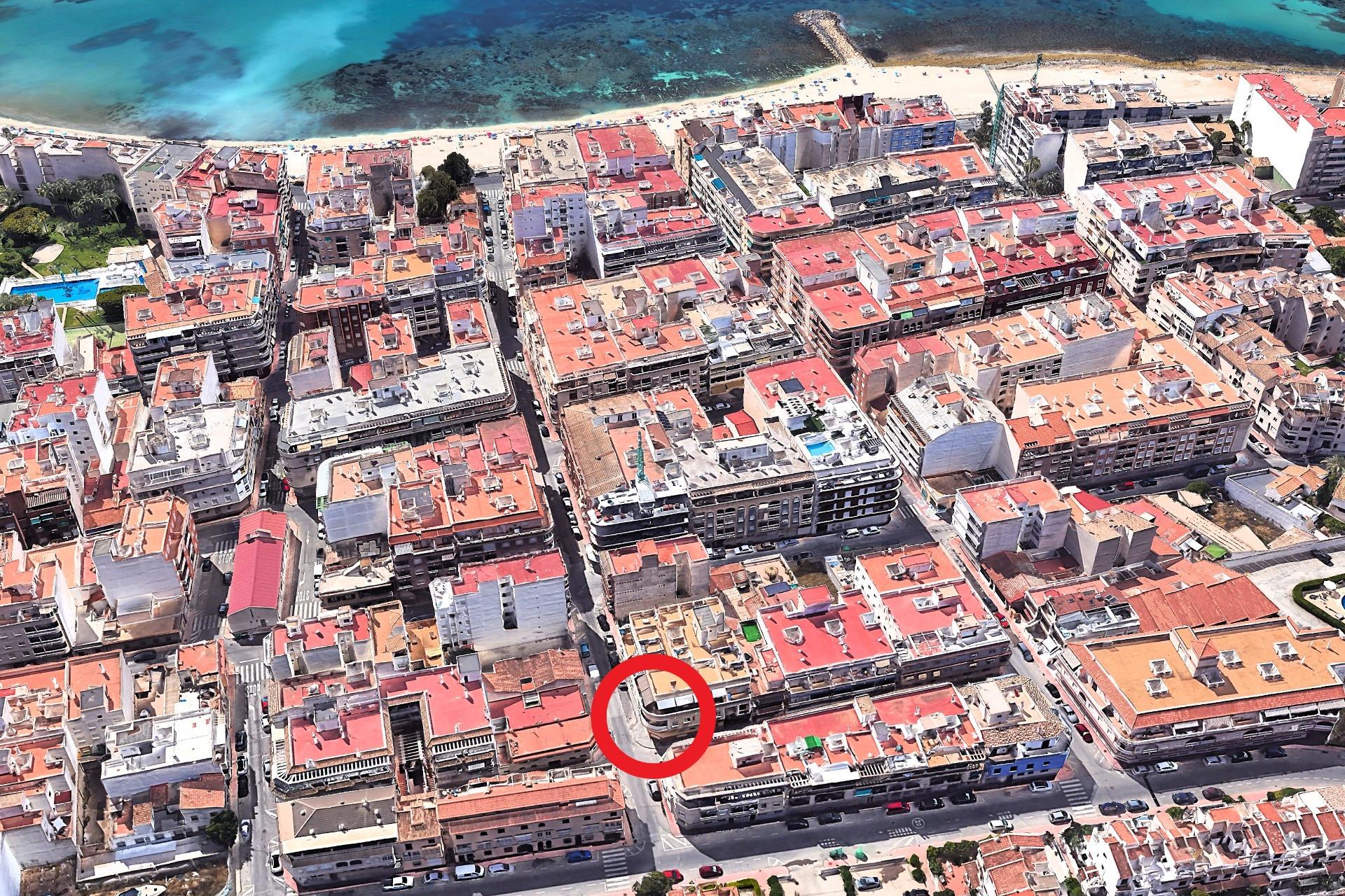 For sale - 2 Bedroom 1 Bathroom Apartment in Torrevieja - Playa De Los Locos  - Alicante