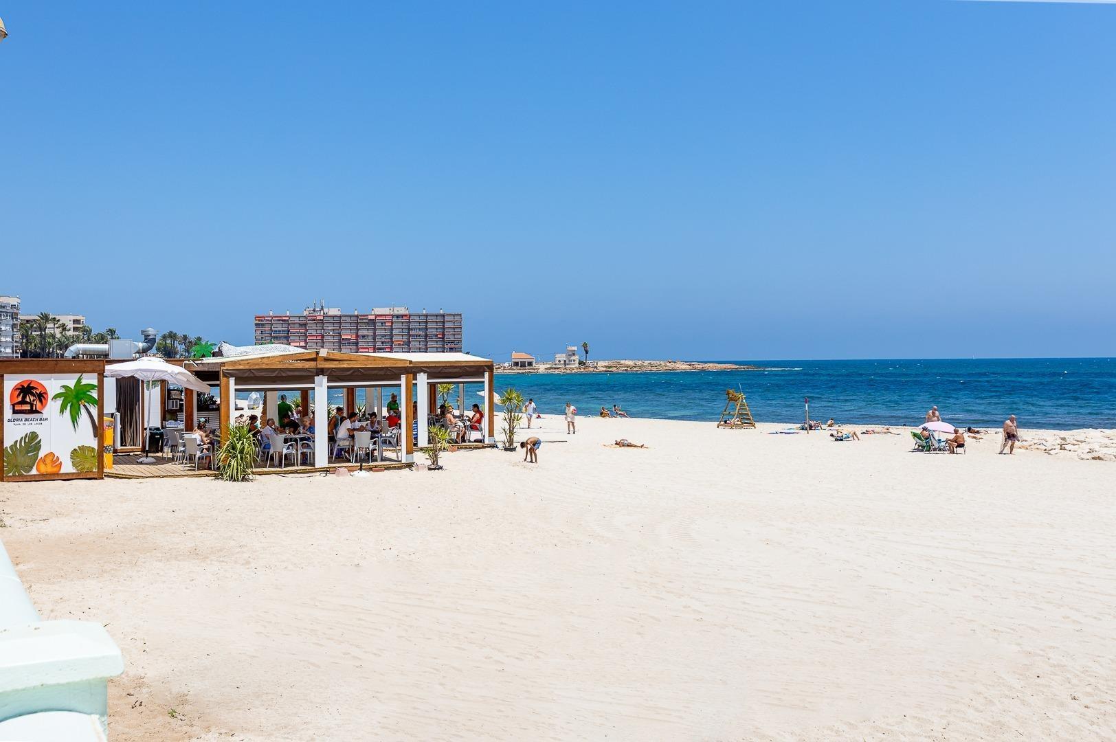 For sale - 2 Bedroom 1 Bathroom Apartment in Torrevieja - Playa De Los Locos  - Alicante