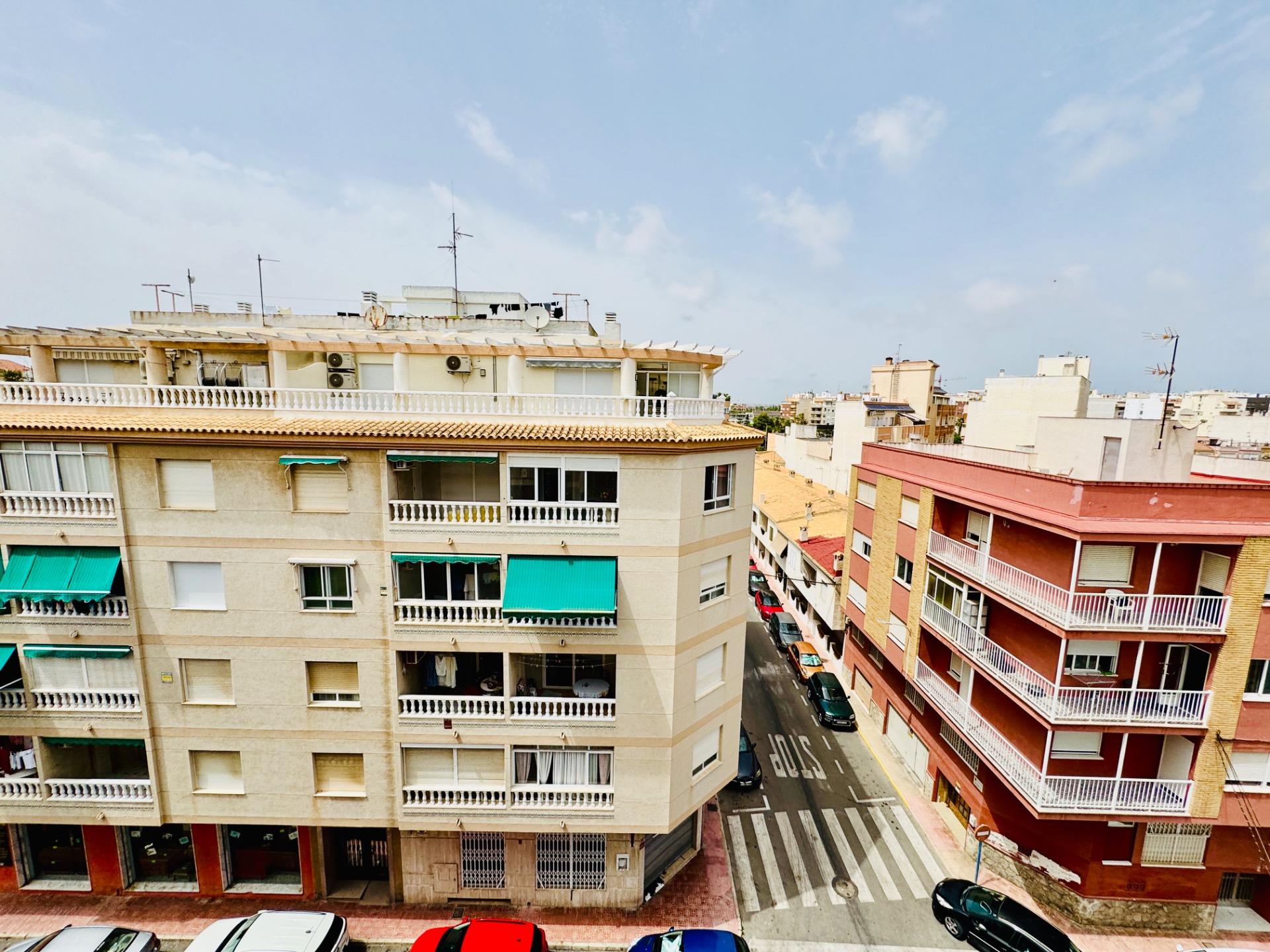 For sale - 3 Bedroom 1 Bathroom Apartment in Torrevieja - Acequion  - Alicante