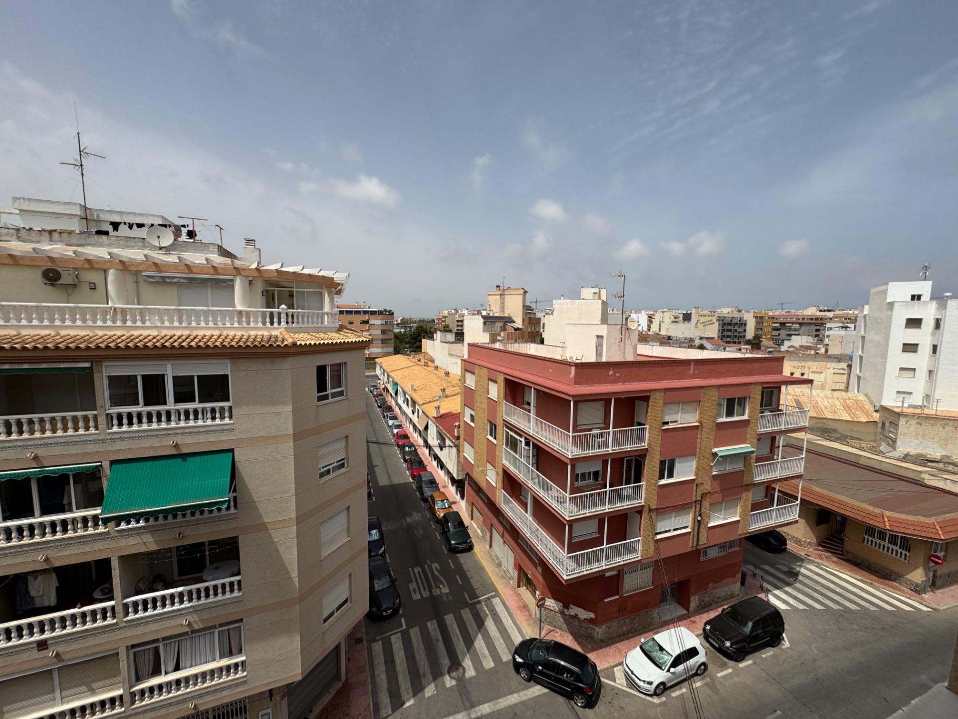 For sale - 3 Bedroom 1 Bathroom Apartment in Torrevieja - Acequion  - Alicante