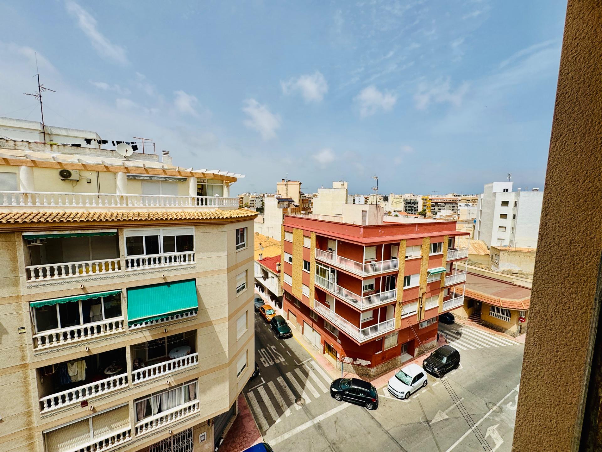 For sale - 3 Bedroom 1 Bathroom Apartment in Torrevieja - Acequion  - Alicante