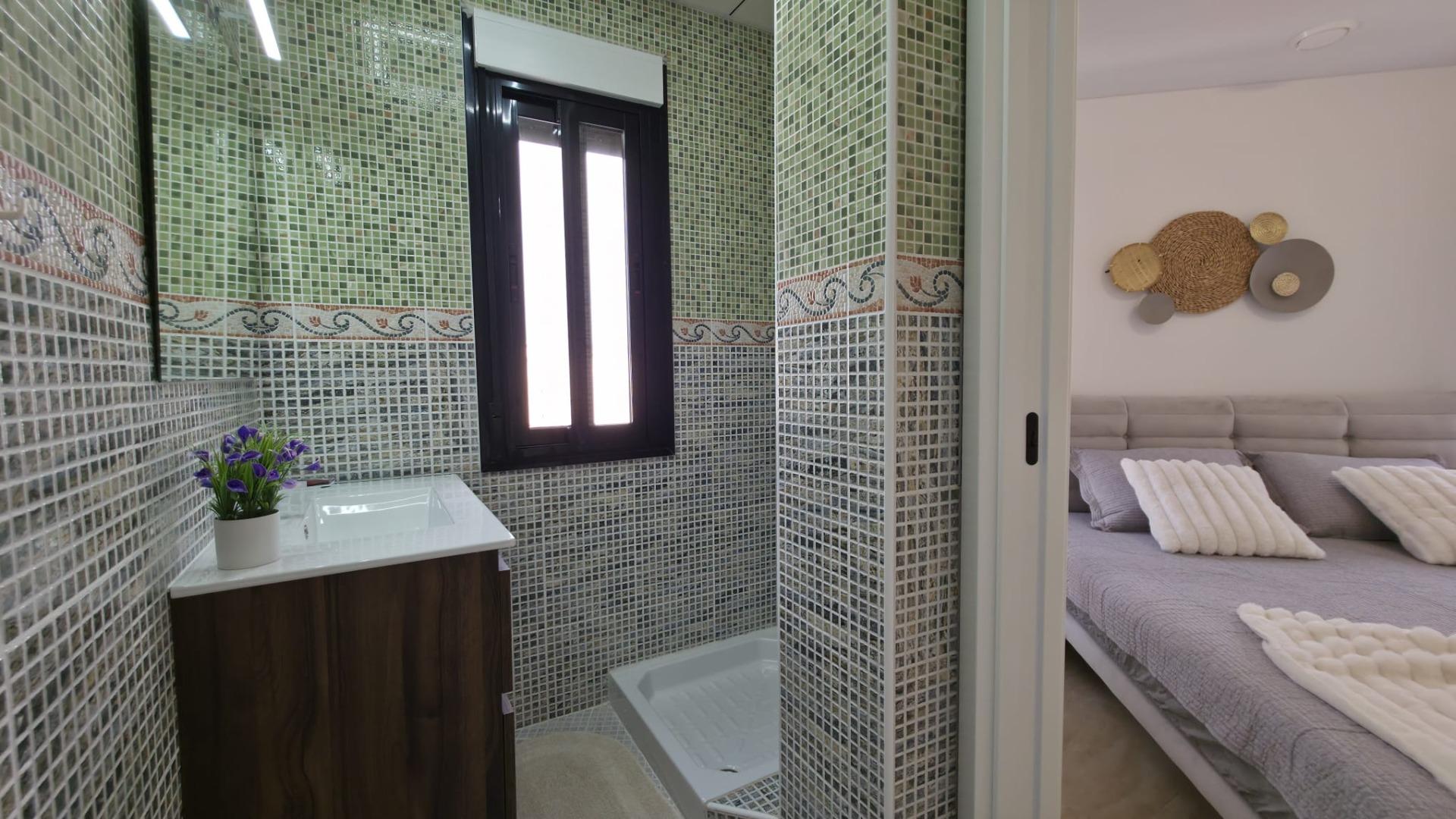 For sale - 3 Bedroom 2 Bathroom Apartment in Torrevieja - Torrevieja  - Alicante