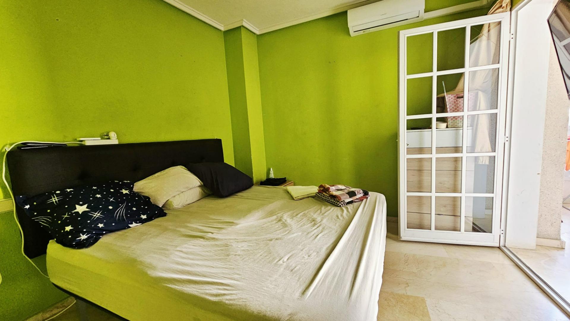 For sale - 2 Bedroom 1 Bathroom Apartment in Torrevieja - Playa De Los Locos  - Alicante