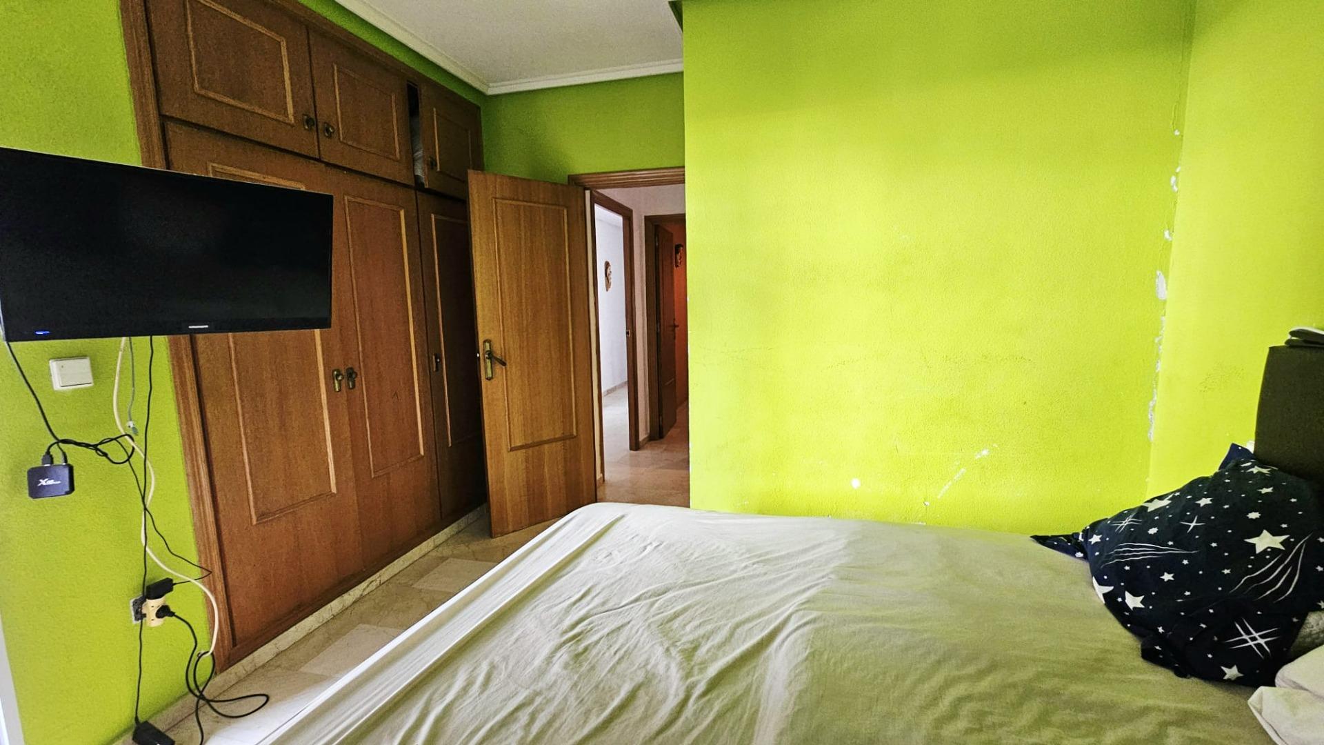 For sale - 2 Bedroom 1 Bathroom Apartment in Torrevieja - Playa De Los Locos  - Alicante