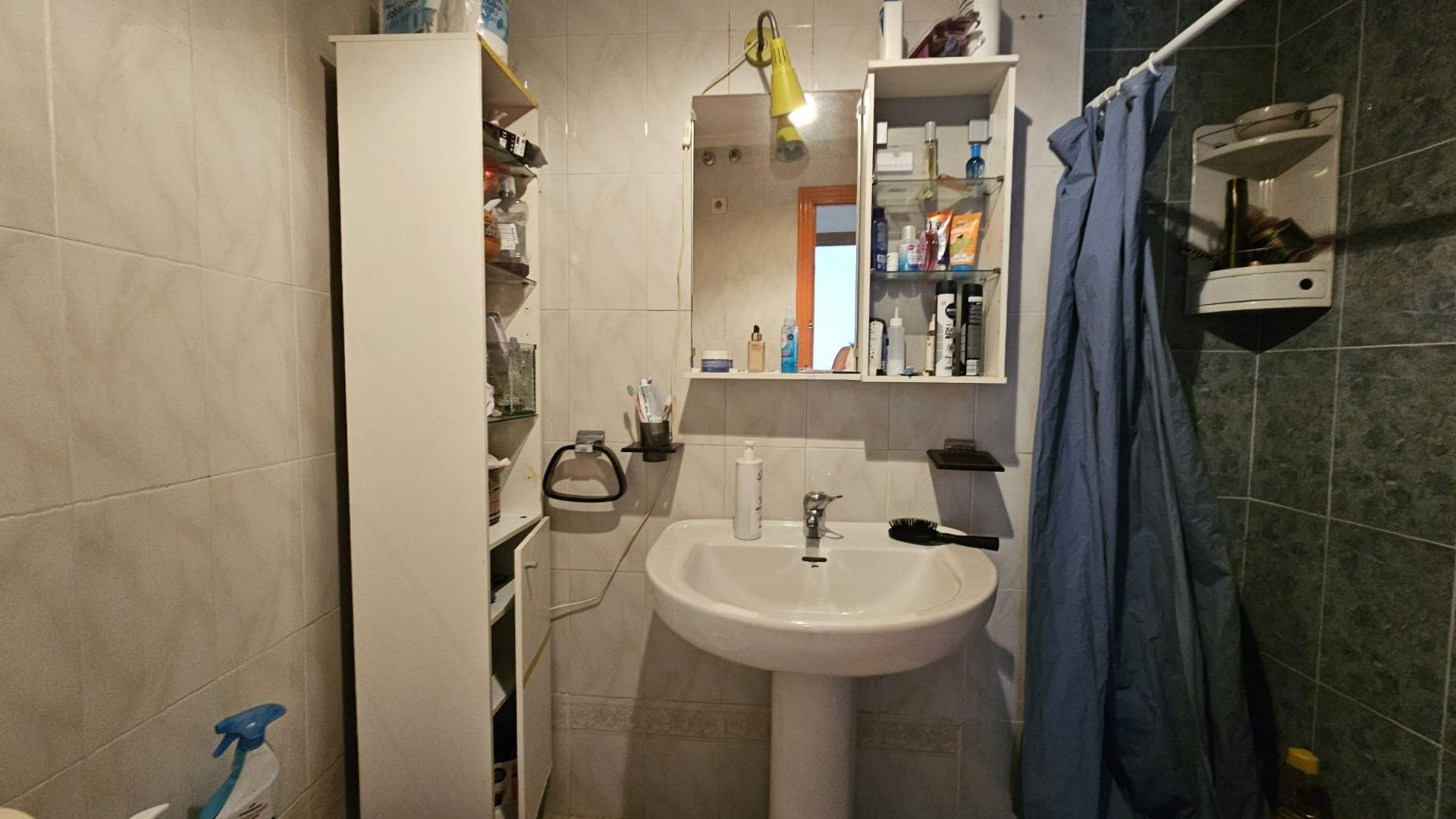 For sale - 2 Bedroom 1 Bathroom Apartment in Torrevieja - Playa De Los Locos  - Alicante