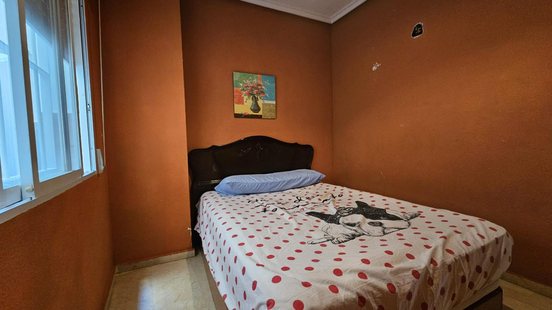 For sale - 2 Bedroom 1 Bathroom Apartment in Torrevieja - Playa De Los Locos  - Alicante