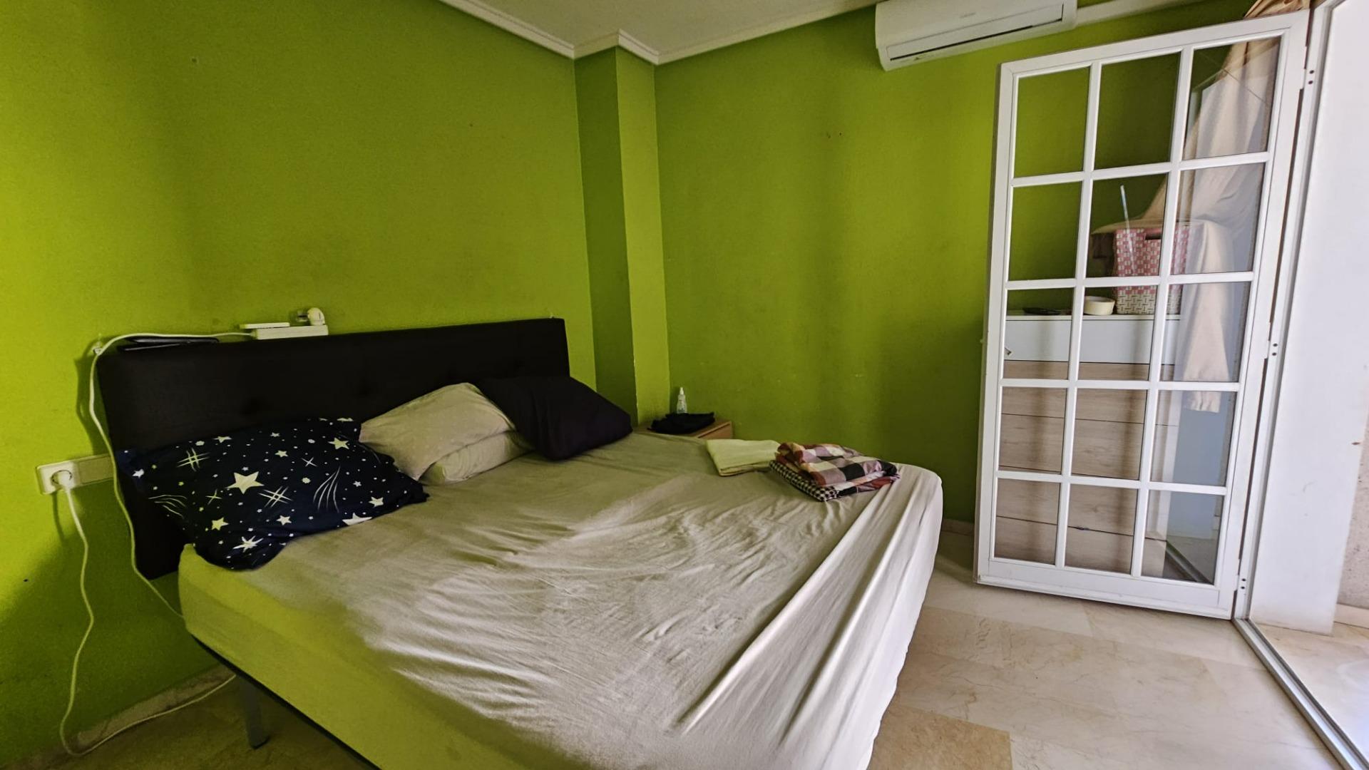 For sale - 2 Bedroom 1 Bathroom Apartment in Torrevieja - Playa De Los Locos  - Alicante