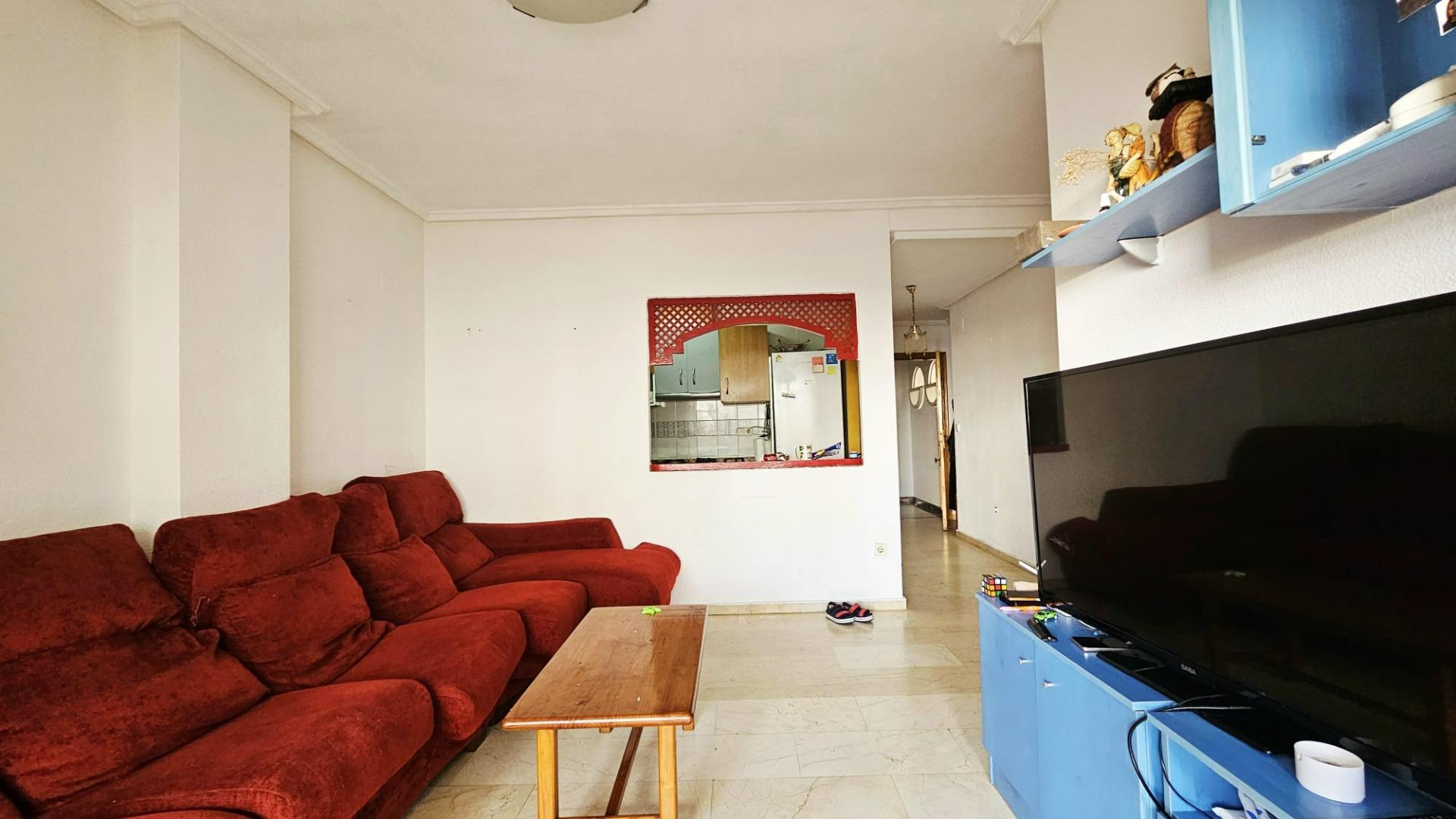 For sale - 2 Bedroom 1 Bathroom Apartment in Torrevieja - Playa De Los Locos  - Alicante