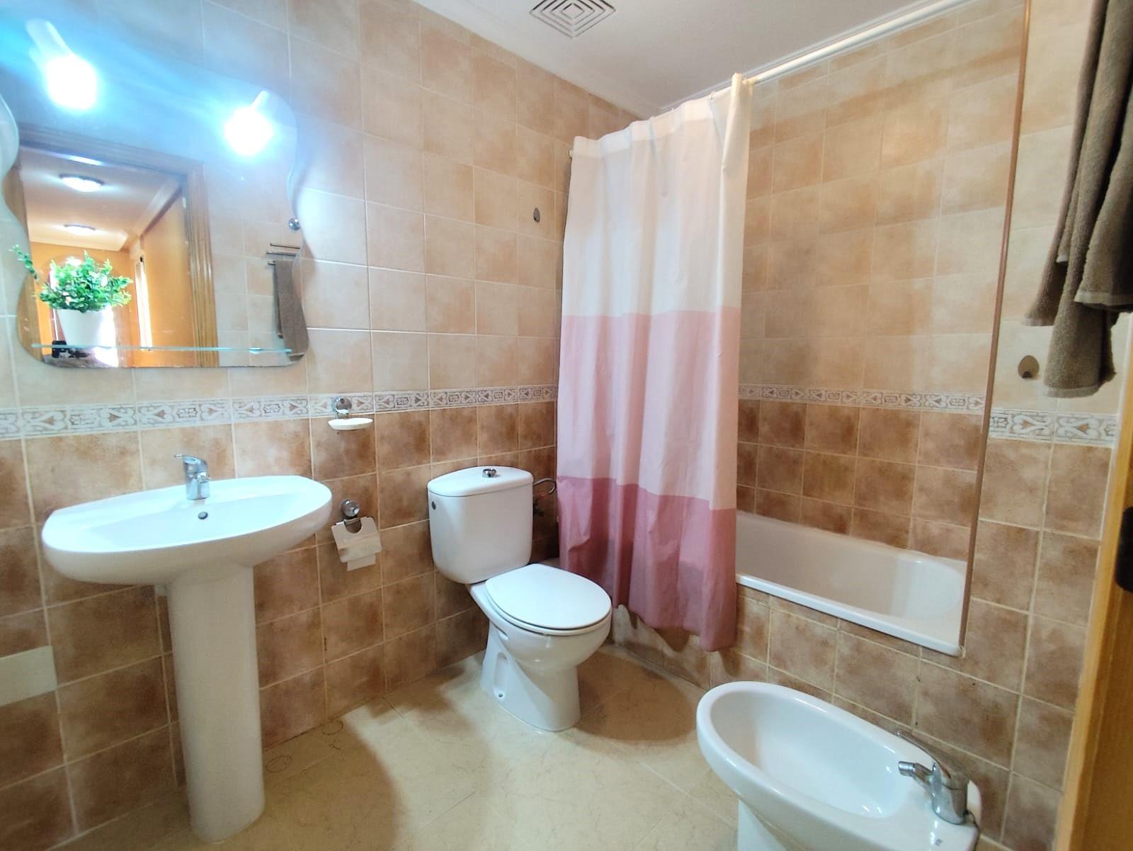 For sale - 2 Bedroom 1 Bathroom Apartment in Torrevieja - Centro  - Alicante