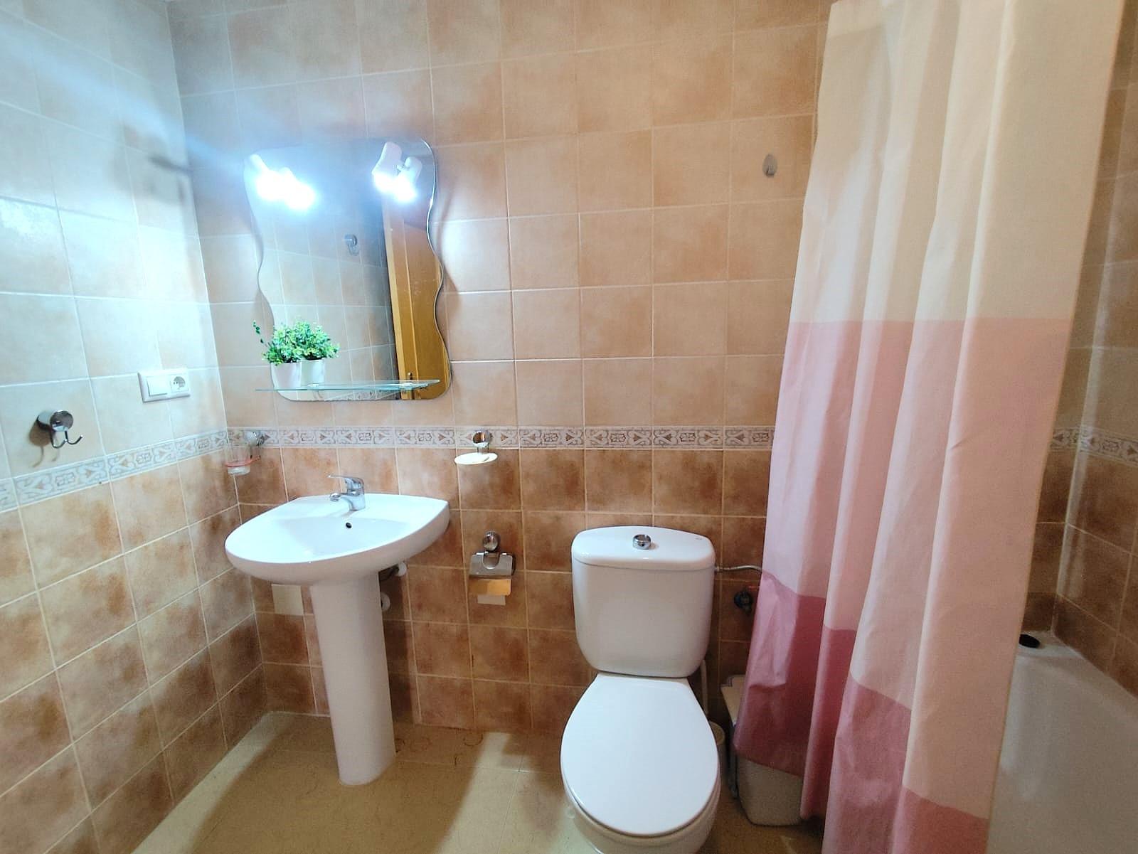 For sale - 2 Bedroom 1 Bathroom Apartment in Torrevieja - Centro  - Alicante