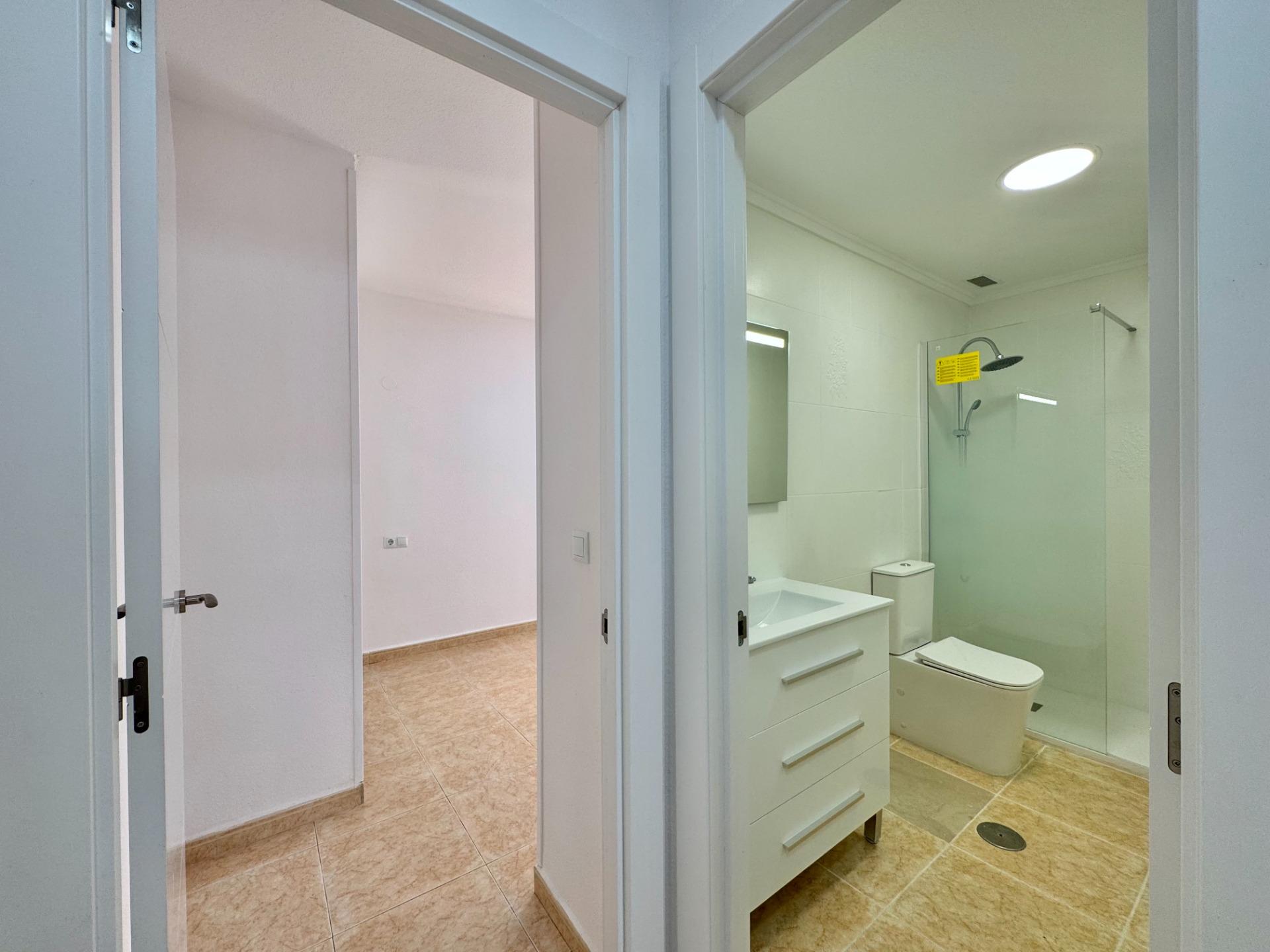 For sale - 2 Bedroom 1 Bathroom Apartment in Torrevieja - Centro  - Alicante