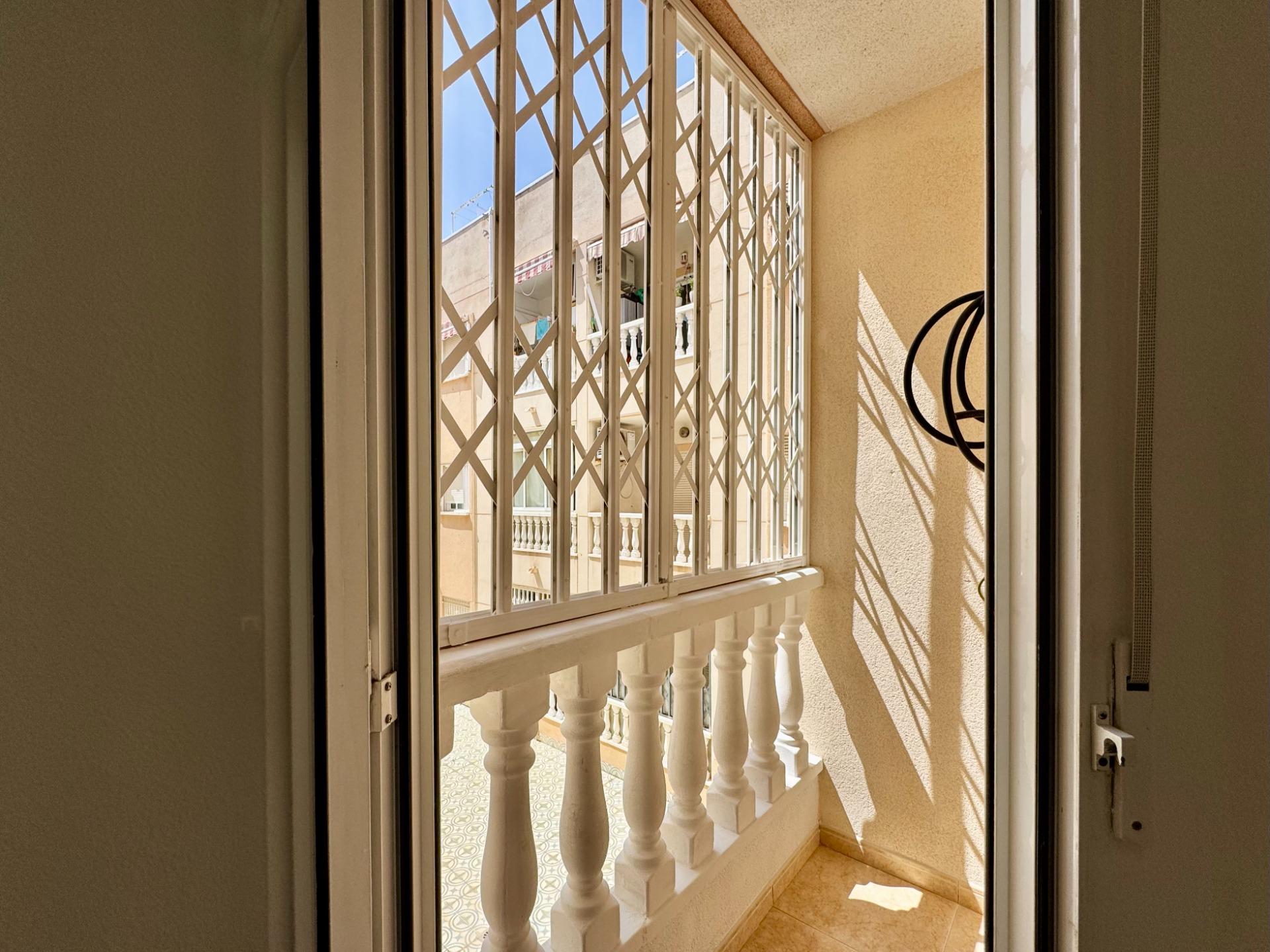 For sale - 2 Bedroom 1 Bathroom Apartment in Torrevieja - Centro  - Alicante