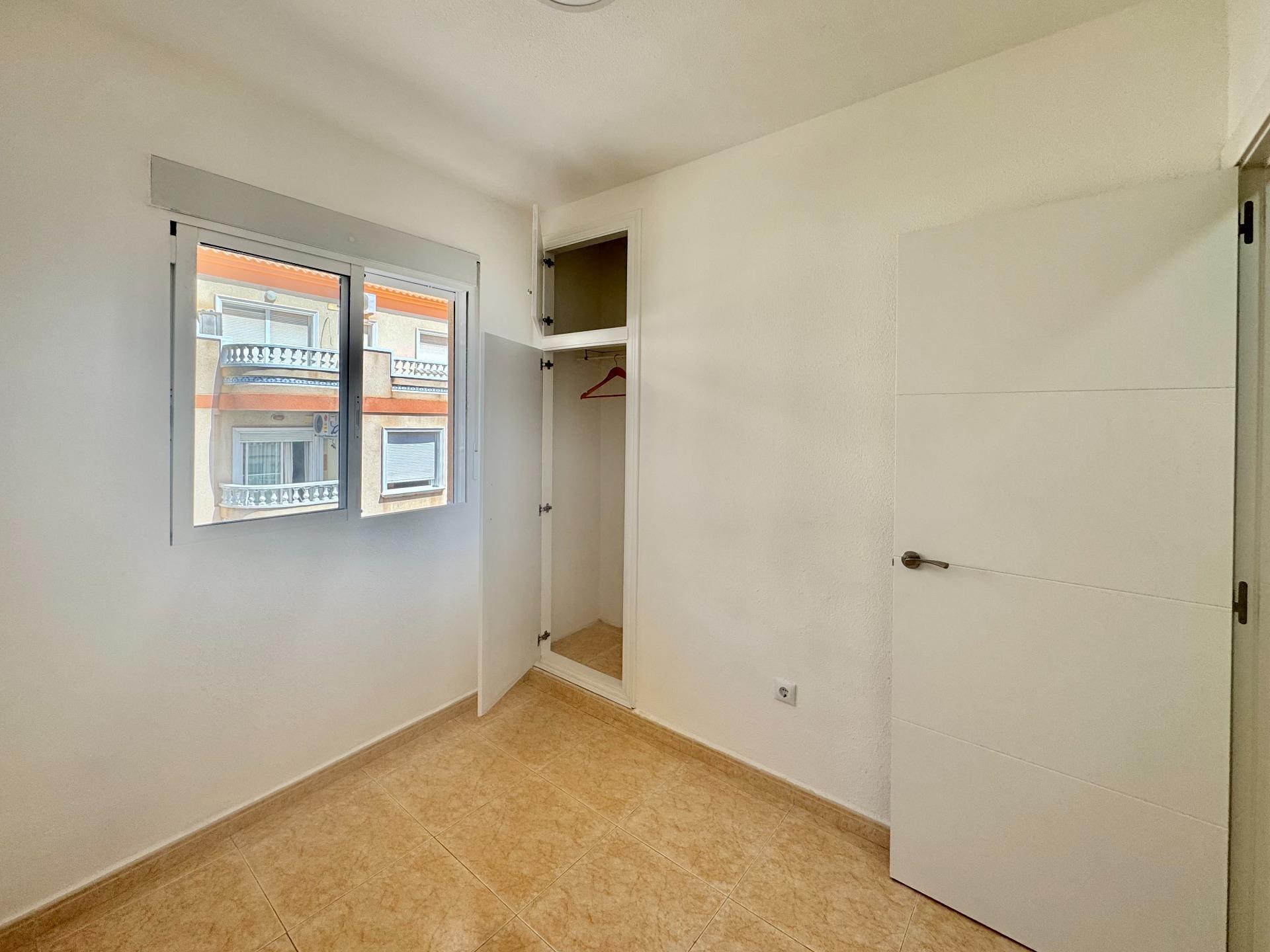 For sale - 2 Bedroom 1 Bathroom Apartment in Torrevieja - Centro  - Alicante