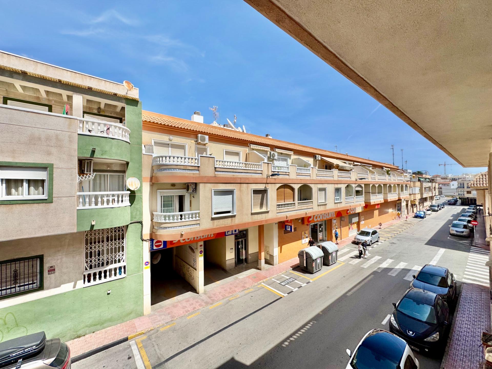 For sale - 2 Bedroom 1 Bathroom Apartment in Torrevieja - Centro  - Alicante