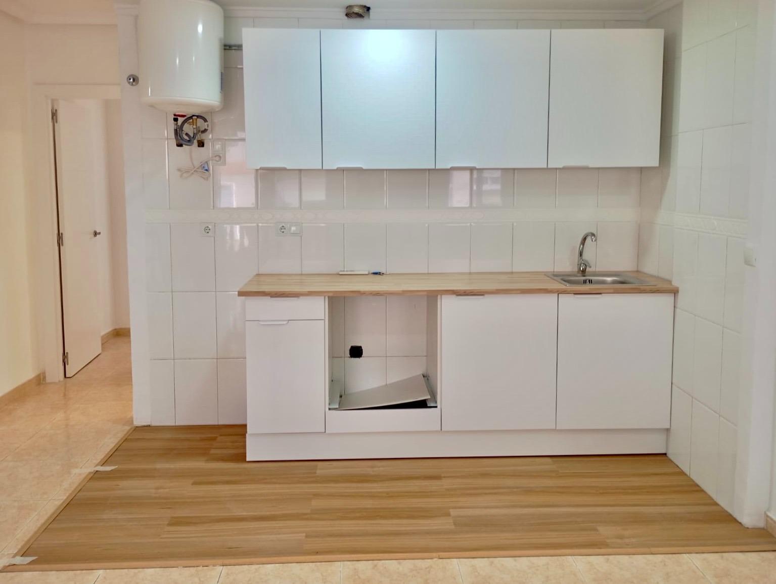 For sale - 2 Bedroom 1 Bathroom Apartment in Torrevieja - Centro  - Alicante