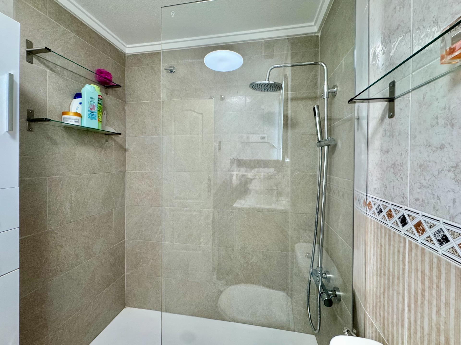For sale - 2 Bedroom 1 Bathroom Apartment in Torrevieja - Gaspar Perrelló  - Alicante