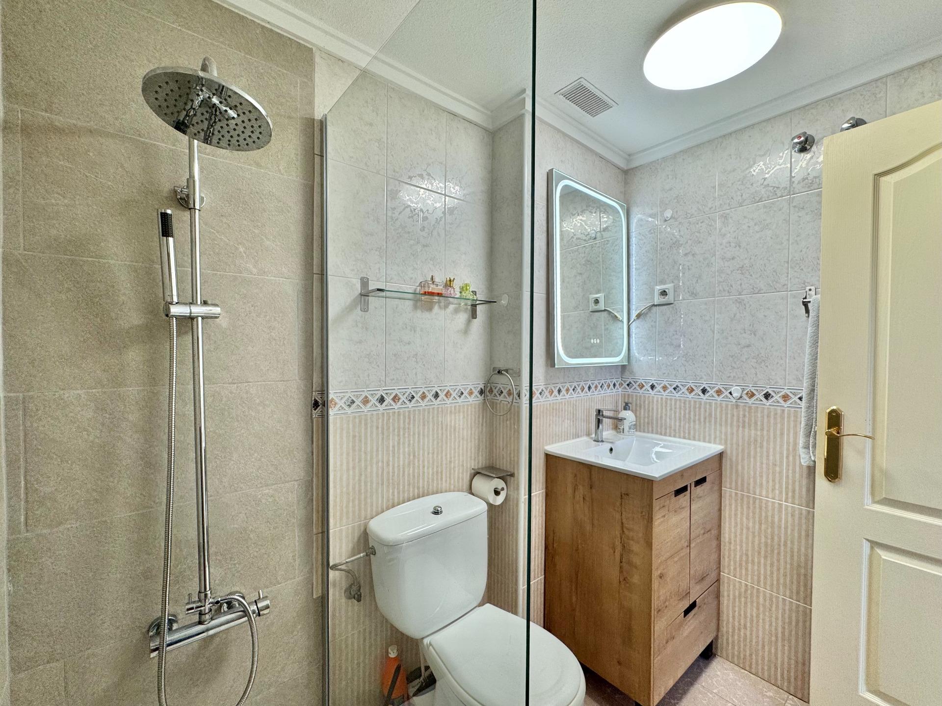 For sale - 2 Bedroom 1 Bathroom Apartment in Torrevieja - Gaspar Perrelló  - Alicante