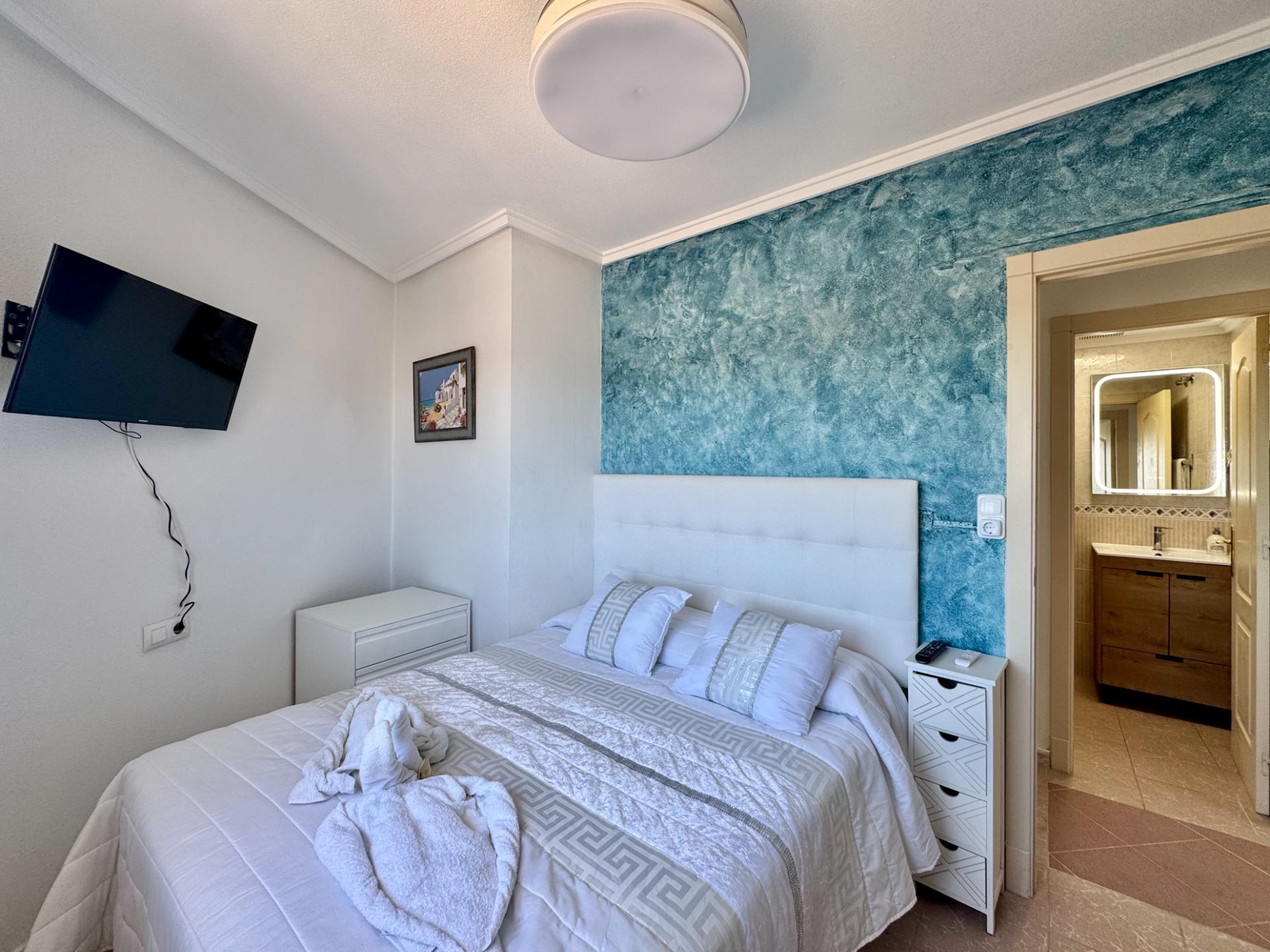 For sale - 2 Bedroom 1 Bathroom Apartment in Torrevieja - Gaspar Perrelló  - Alicante