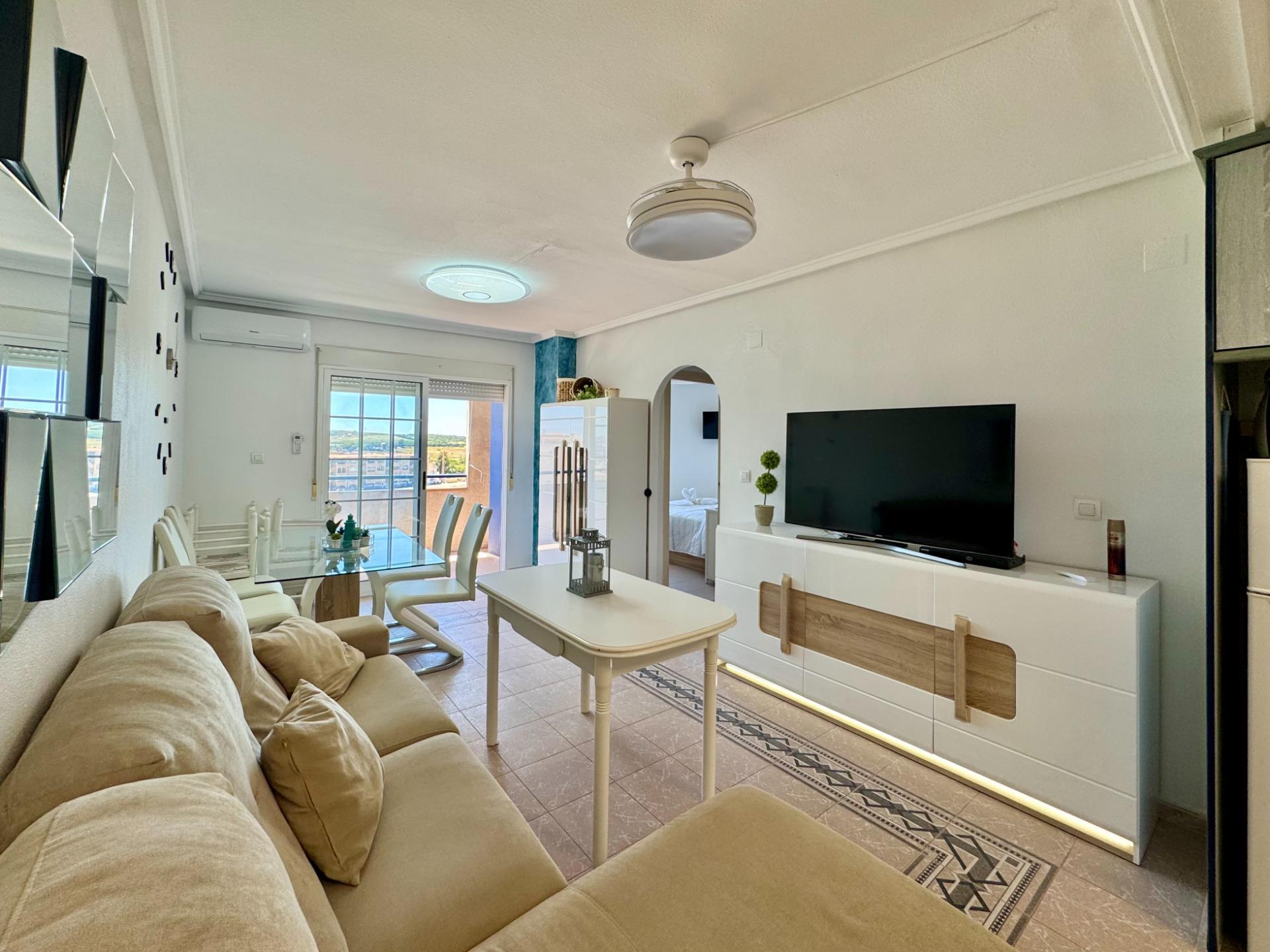 For sale - 2 Bedroom 1 Bathroom Apartment in Torrevieja - Gaspar Perrelló  - Alicante