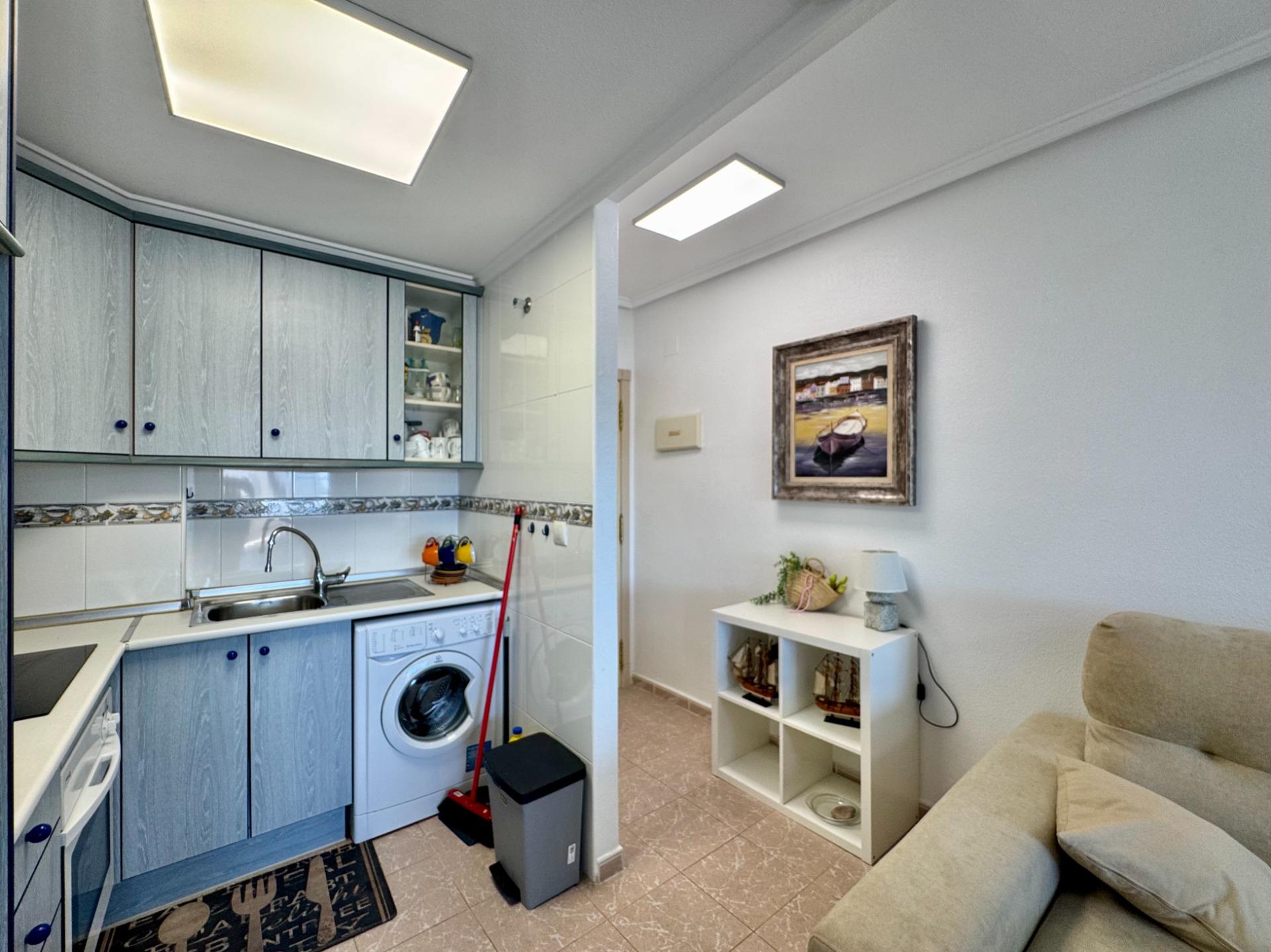For sale - 2 Bedroom 1 Bathroom Apartment in Torrevieja - Gaspar Perrelló  - Alicante