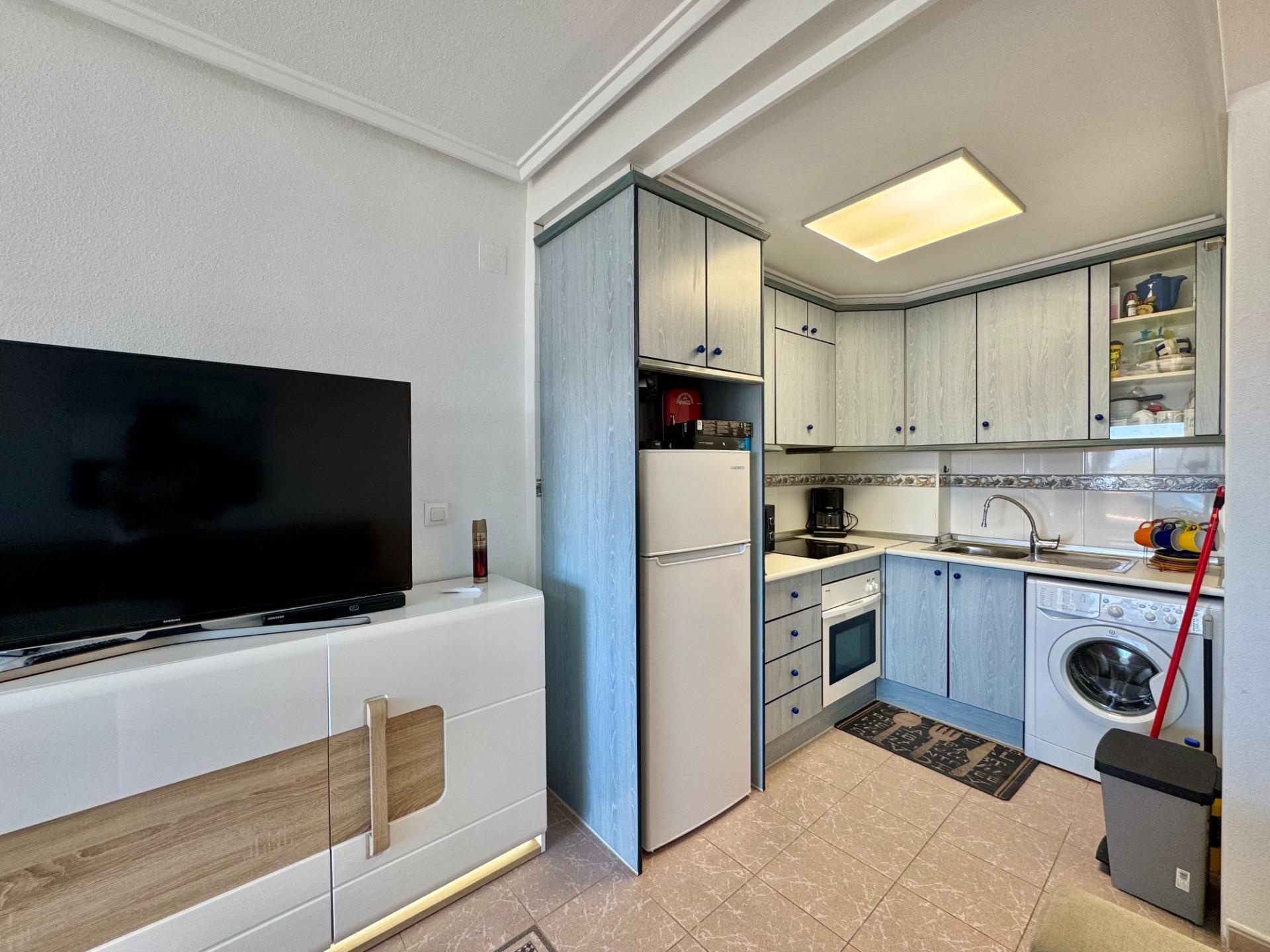 For sale - 2 Bedroom 1 Bathroom Apartment in Torrevieja - Gaspar Perrelló  - Alicante