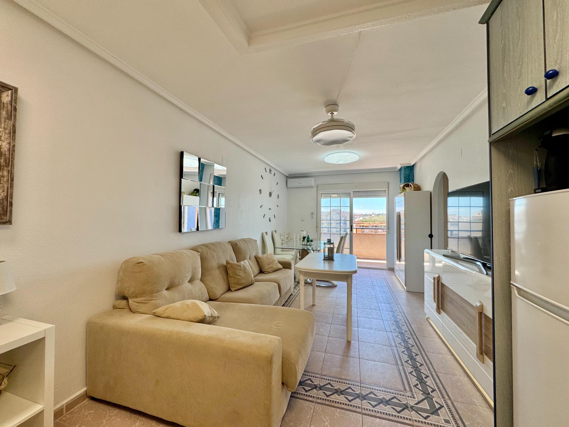 For sale - 2 Bedroom 1 Bathroom Apartment in Torrevieja - Gaspar Perrelló  - Alicante