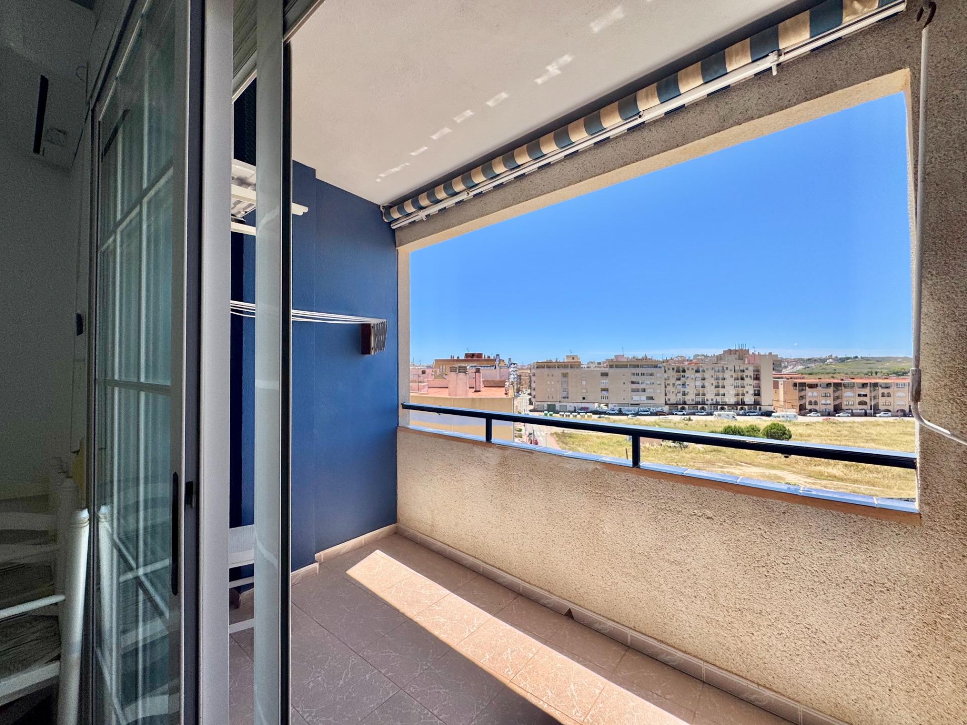 For sale - 2 Bedroom 1 Bathroom Apartment in Torrevieja - Gaspar Perrelló  - Alicante