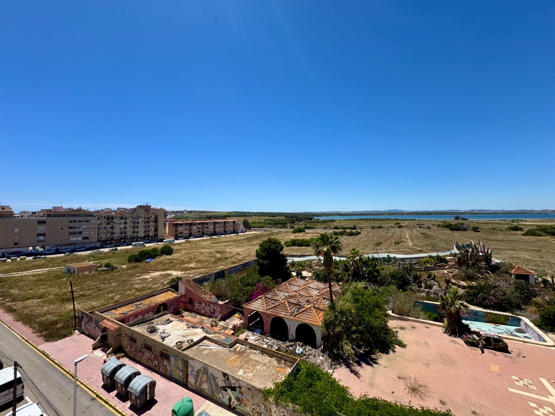 For sale - 2 Bedroom 1 Bathroom Apartment in Torrevieja - Gaspar Perrelló  - Alicante