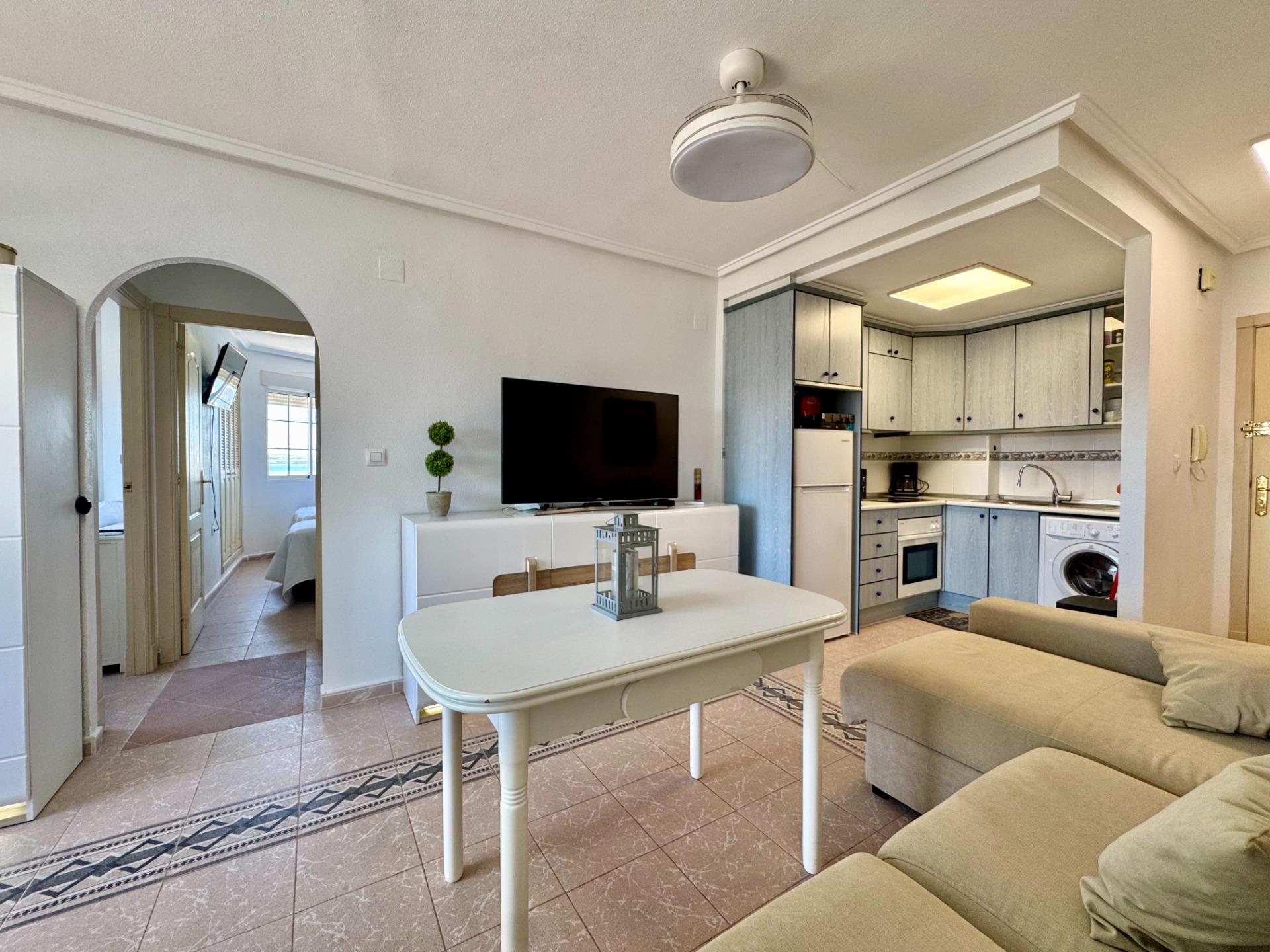 For sale - 2 Bedroom 1 Bathroom Apartment in Torrevieja - Gaspar Perrelló  - Alicante