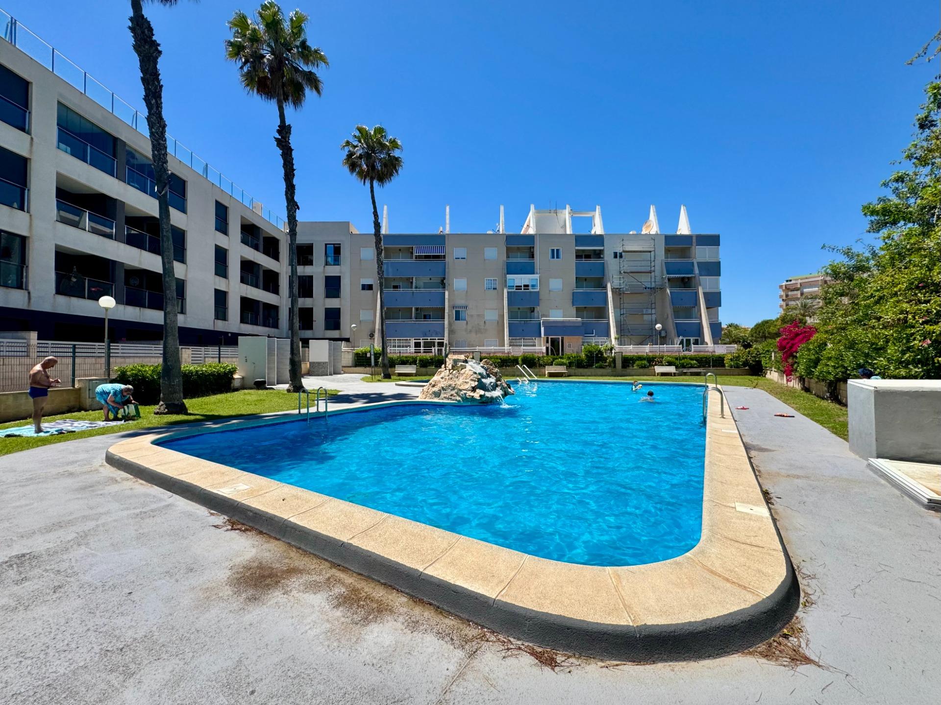 For sale - 2 Bedroom 1 Bathroom Apartment in Torrevieja - Gaspar Perrelló  - Alicante