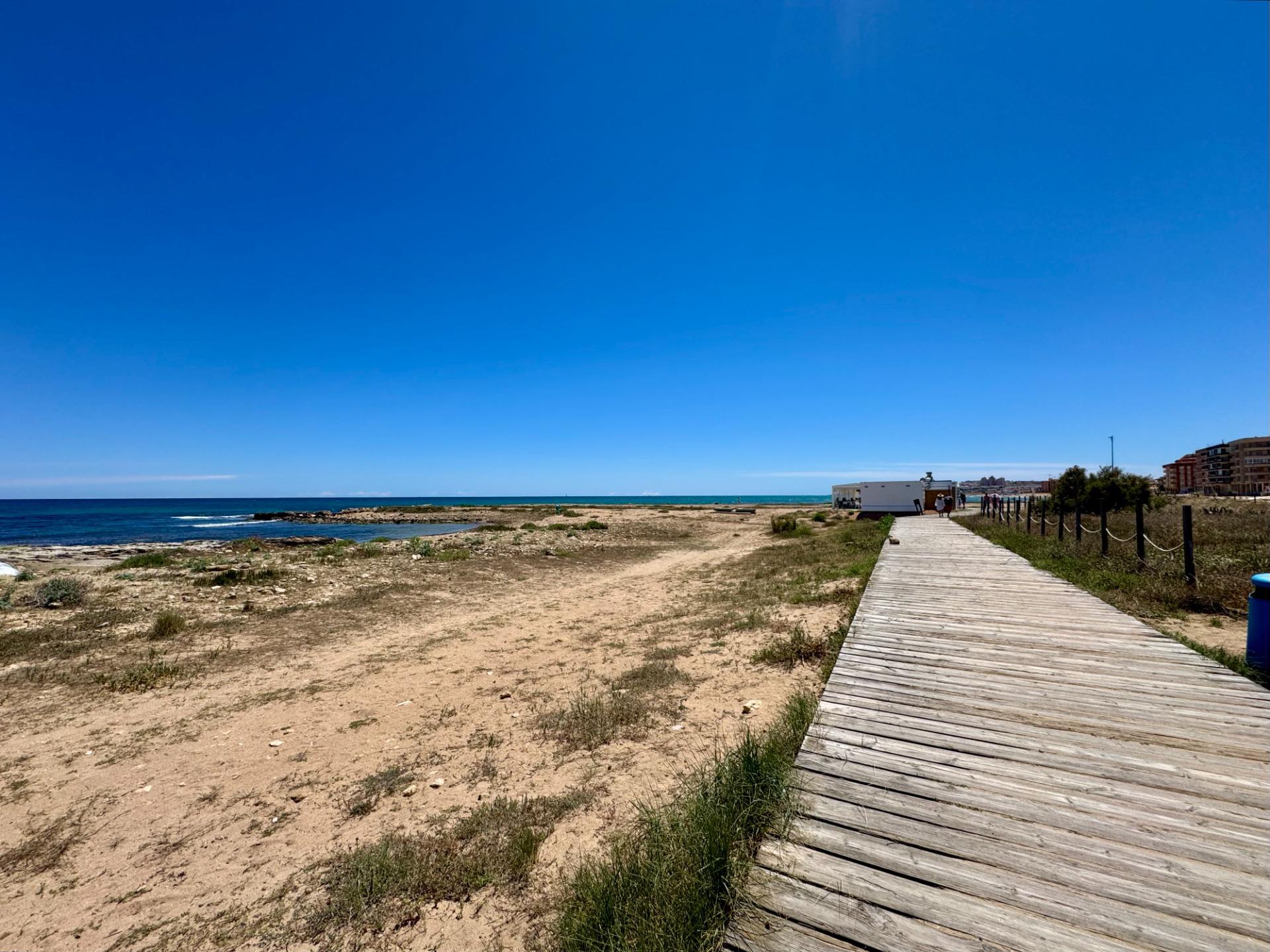 For sale - 2 Bedroom 1 Bathroom Apartment in Torrevieja - Gaspar Perrelló  - Alicante