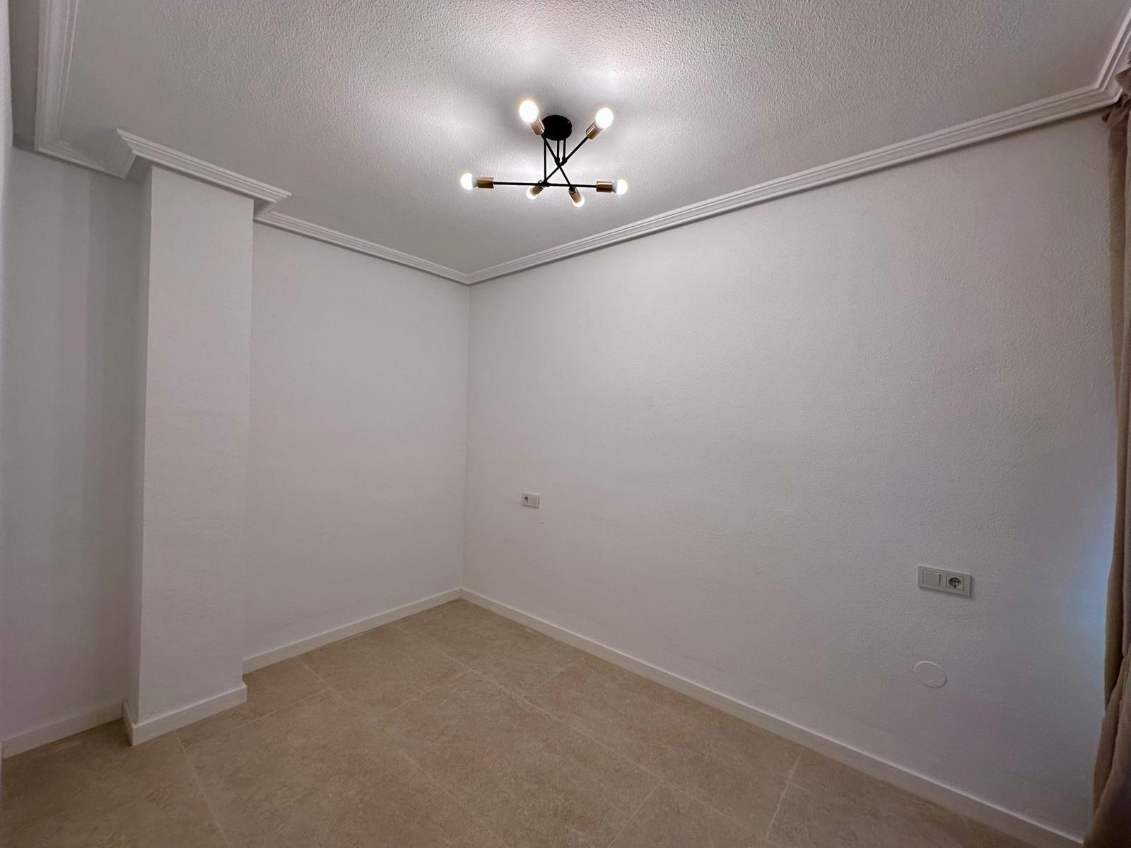 For sale - 2 Bedroom 1 Bathroom Apartment in Torrevieja - Estacion De Autobuses  - Alicante