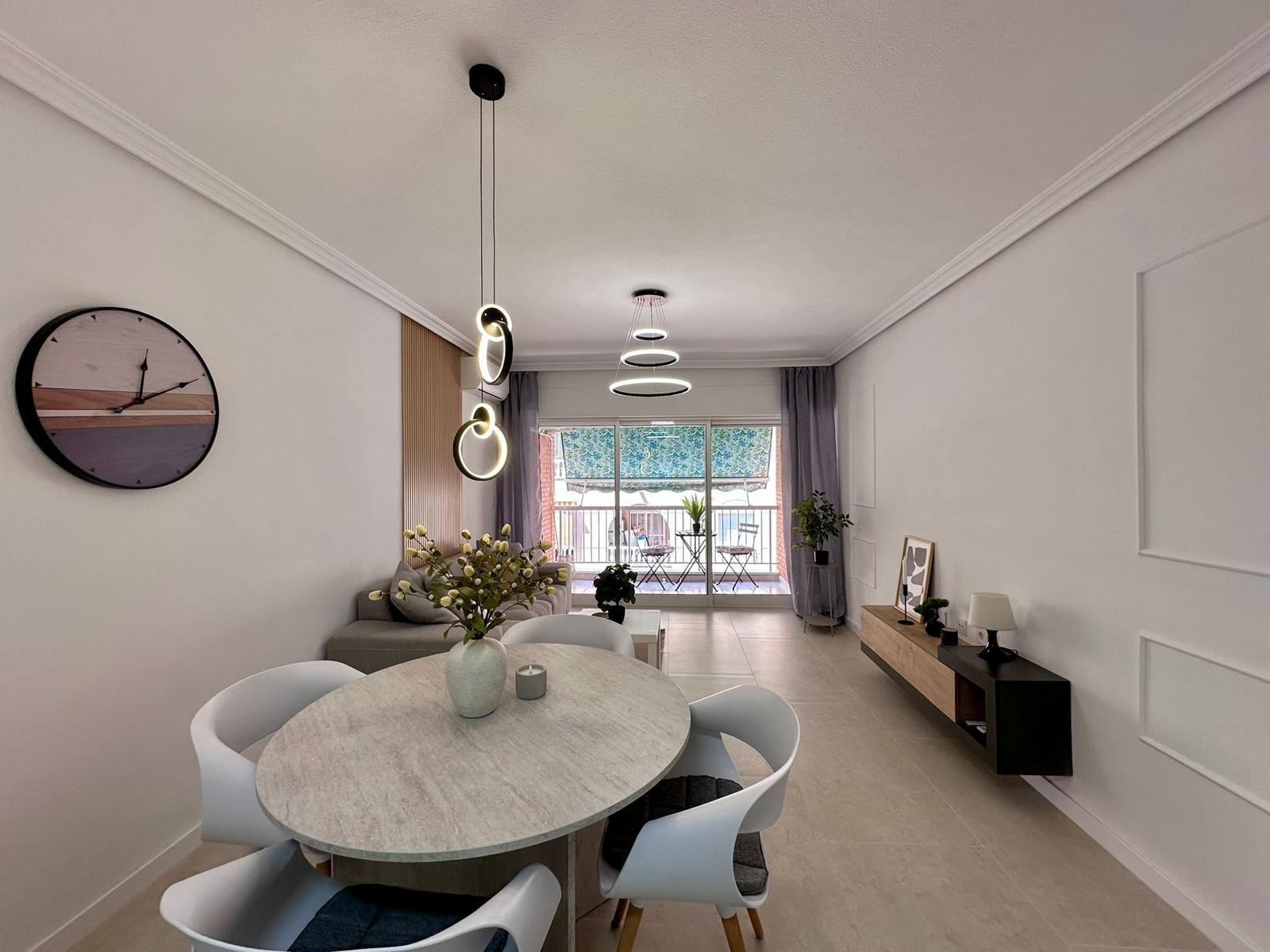 For sale - 2 Bedroom 1 Bathroom Apartment in Torrevieja - Estacion De Autobuses  - Alicante