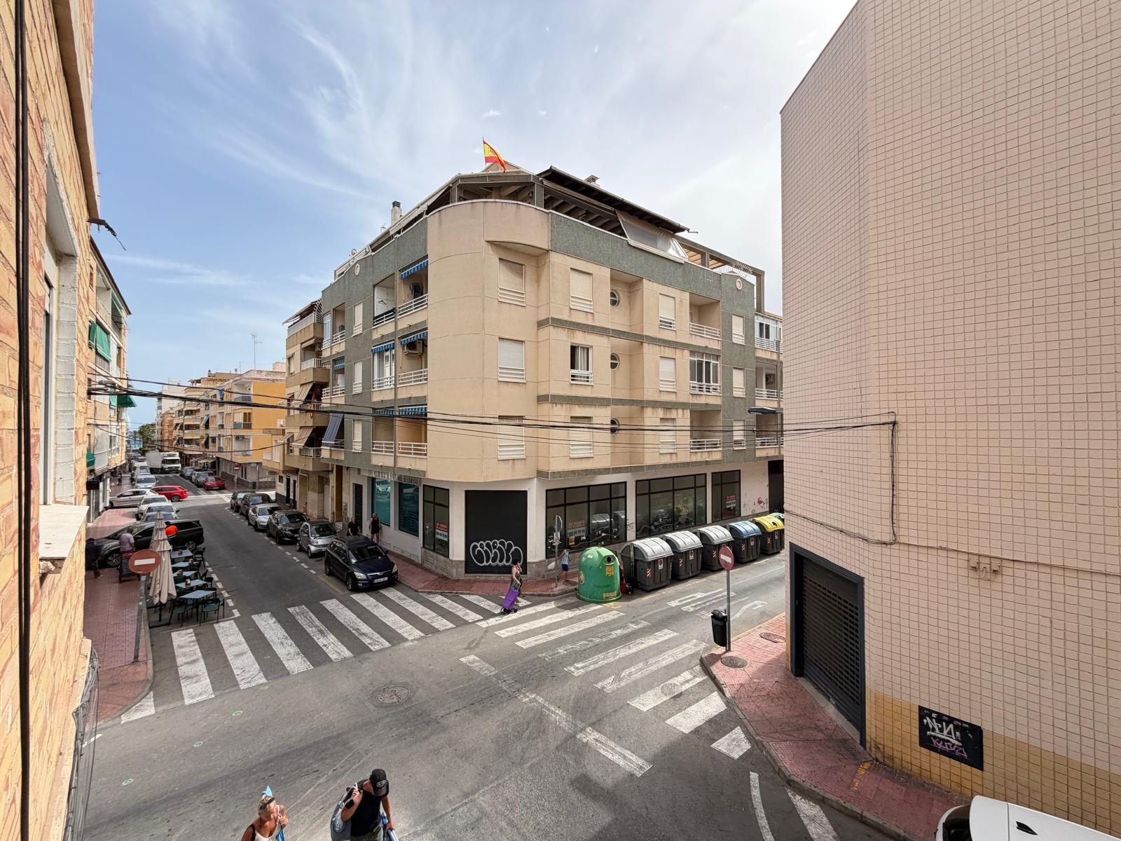 For sale - 3 Bedroom 1 Bathroom Apartment in Torrevieja - Estacion De Autobuses  - Alicante