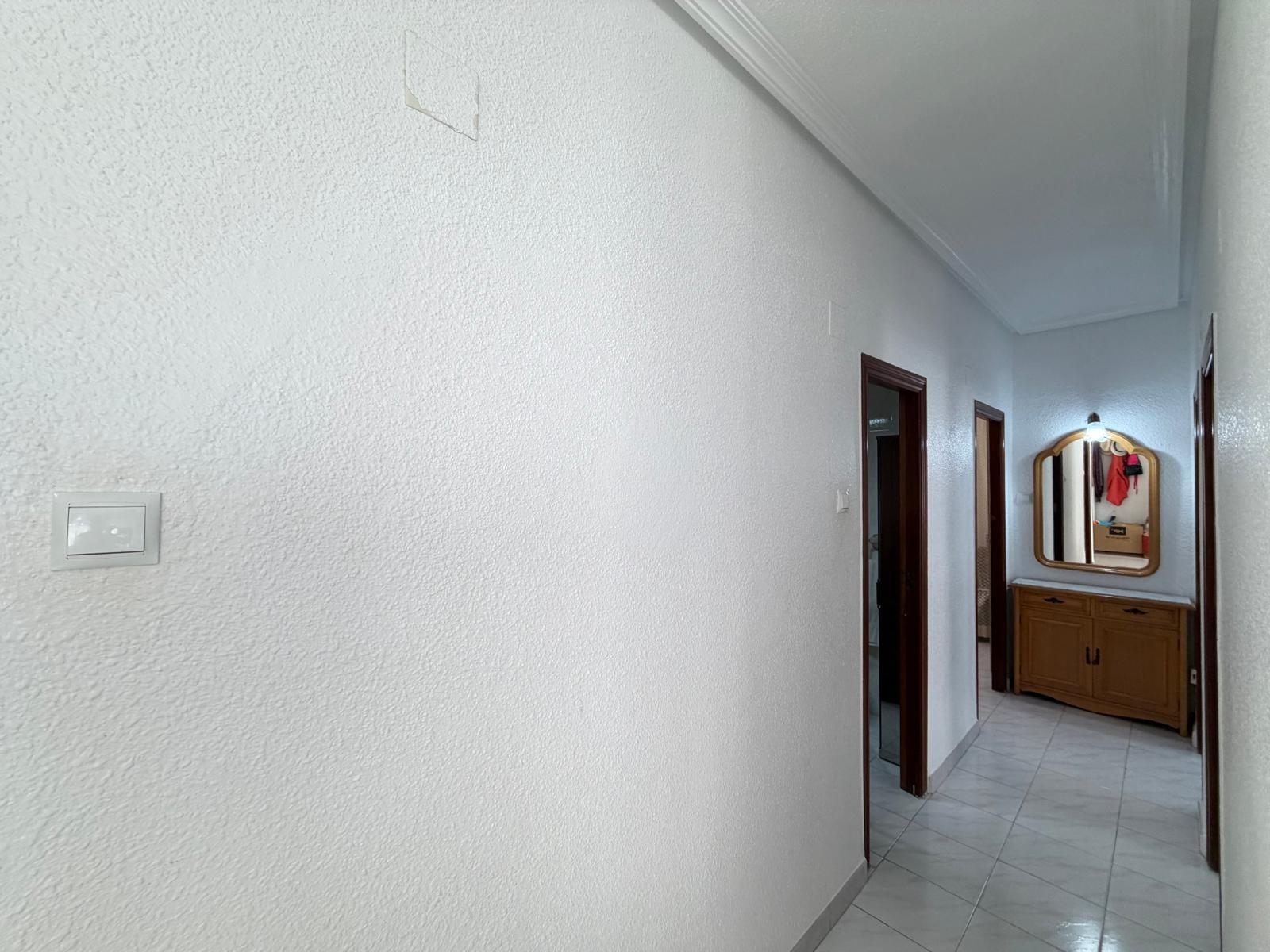 For sale - 3 Bedroom 1 Bathroom Apartment in Torrevieja - Estacion De Autobuses  - Alicante