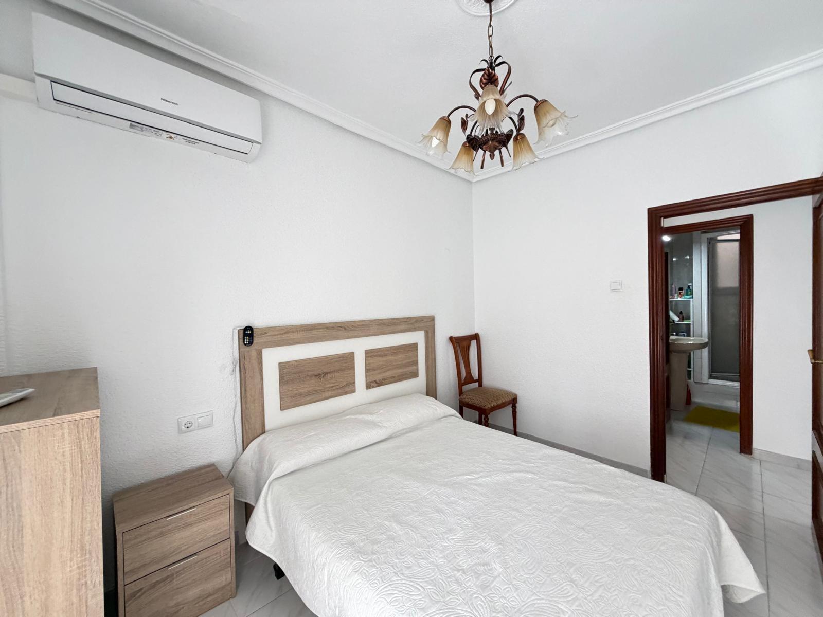 For sale - 3 Bedroom 1 Bathroom Apartment in Torrevieja - Estacion De Autobuses  - Alicante