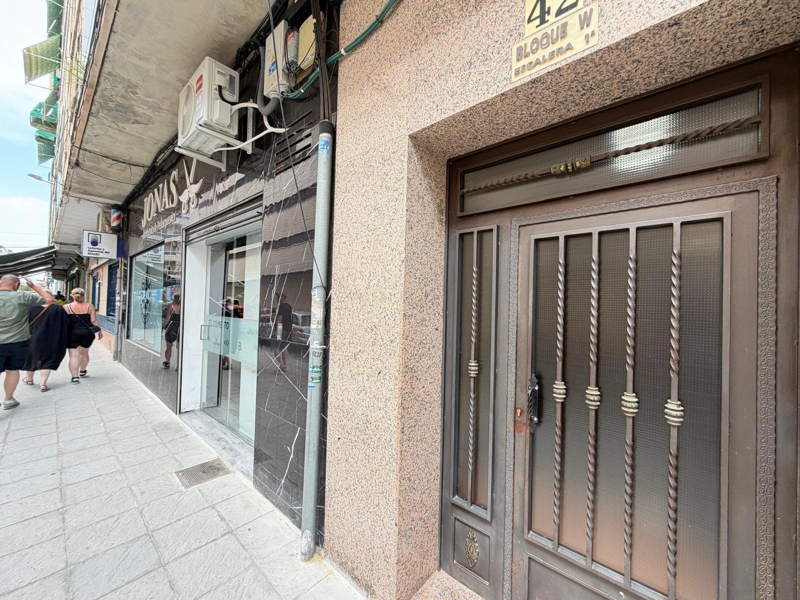 For sale - 3 Bedroom 1 Bathroom Apartment in Torrevieja - Estacion De Autobuses  - Alicante
