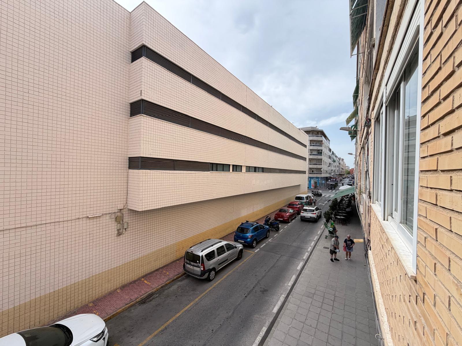For sale - 3 Bedroom 1 Bathroom Apartment in Torrevieja - Estacion De Autobuses  - Alicante