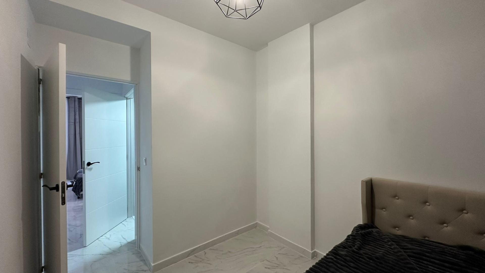 For sale - 2 Bedroom 1 Bathroom Apartment in Torrevieja - Torrevieja  - Alicante