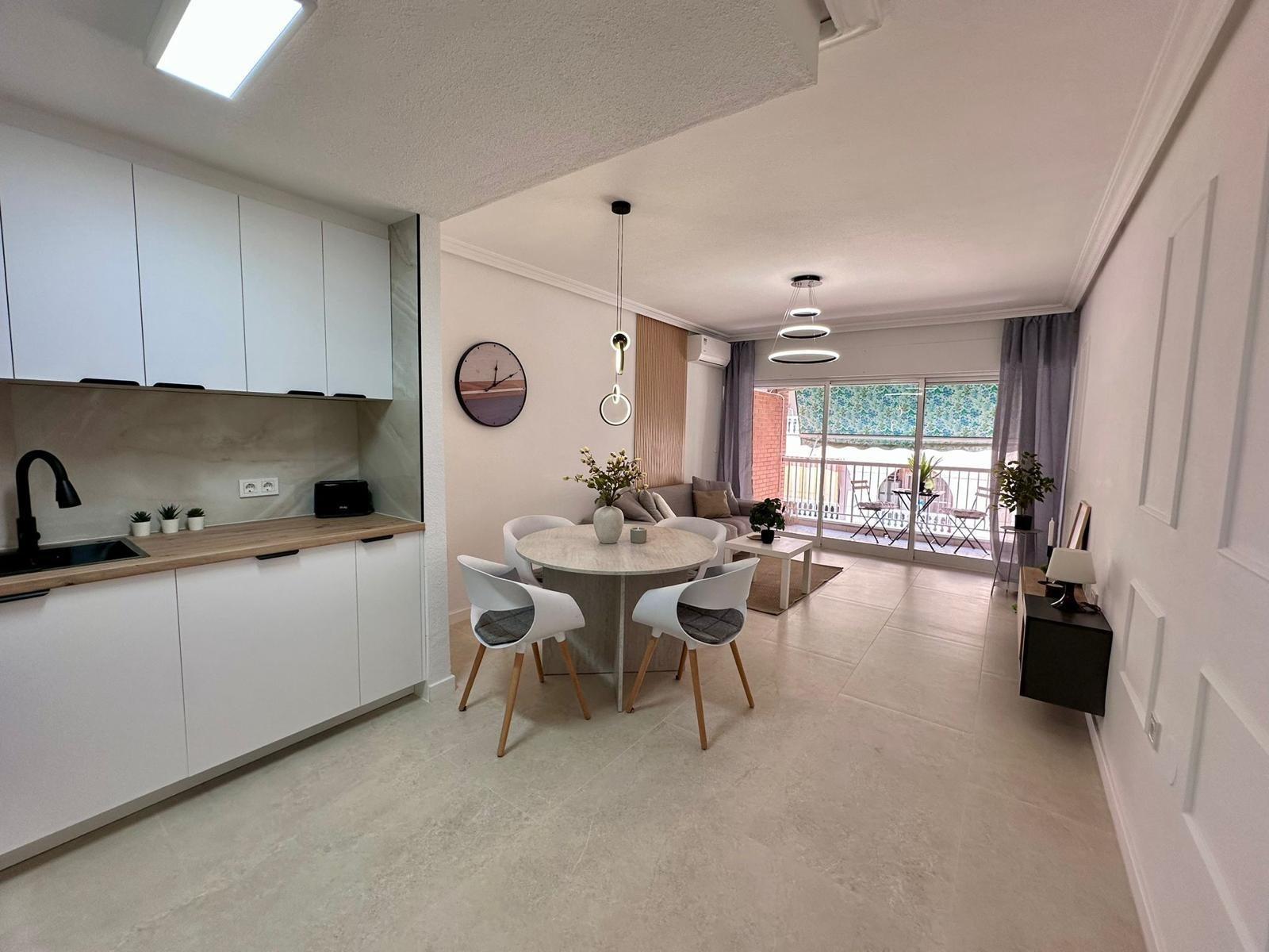 For sale - 2 Bedroom 1 Bathroom Apartment in Torrevieja - Habaneras  - Alicante