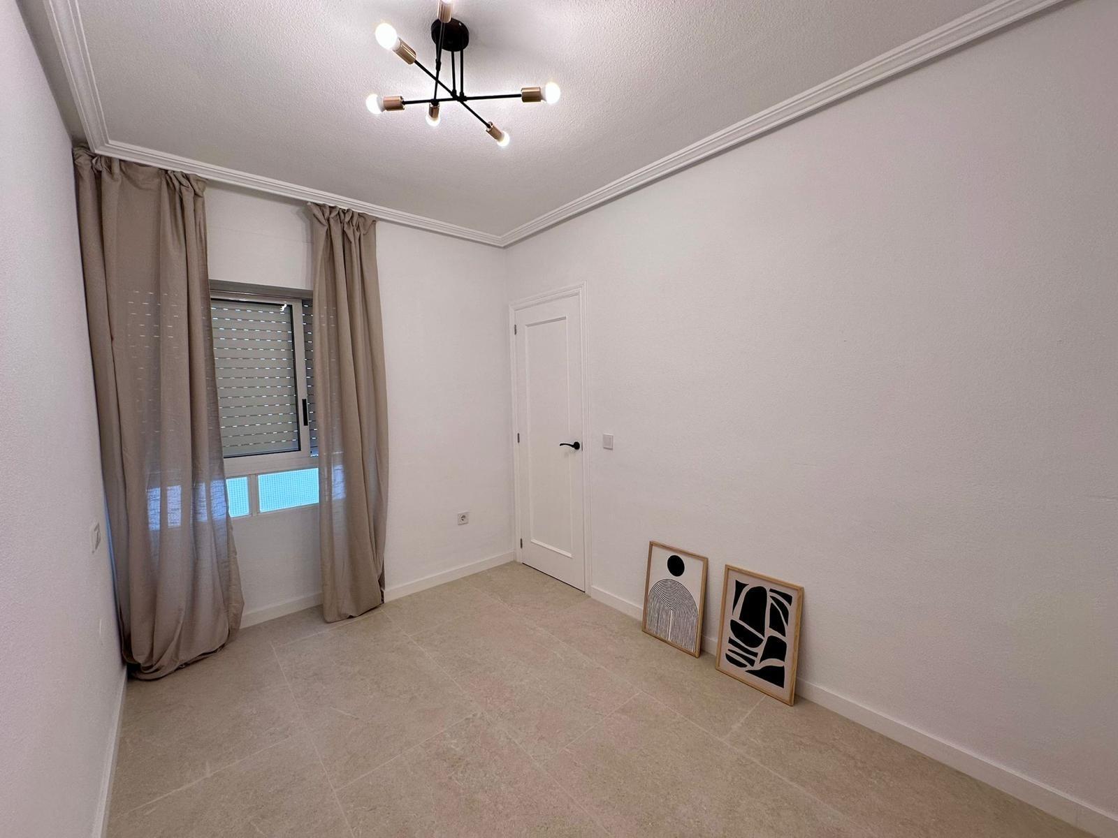 For sale - 2 Bedroom 1 Bathroom Apartment in Torrevieja - Habaneras  - Alicante