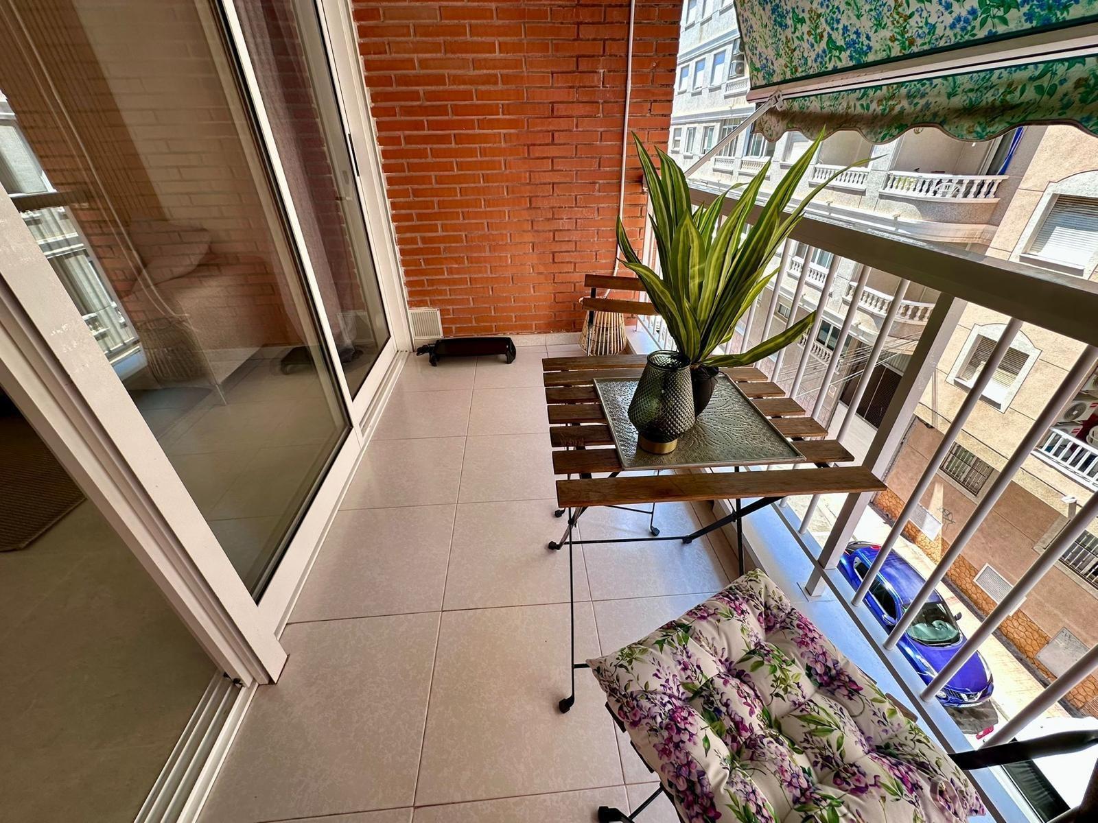 For sale - 2 Bedroom 1 Bathroom Apartment in Torrevieja - Habaneras  - Alicante