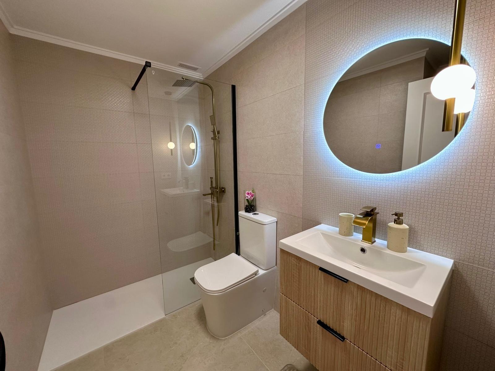 For sale - 2 Bedroom 1 Bathroom Apartment in Torrevieja - Habaneras  - Alicante