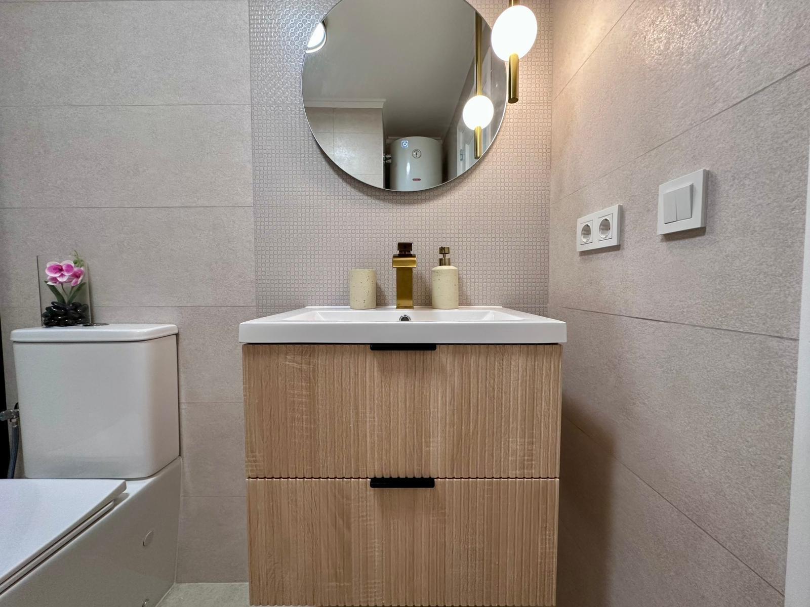 For sale - 2 Bedroom 1 Bathroom Apartment in Torrevieja - Habaneras  - Alicante