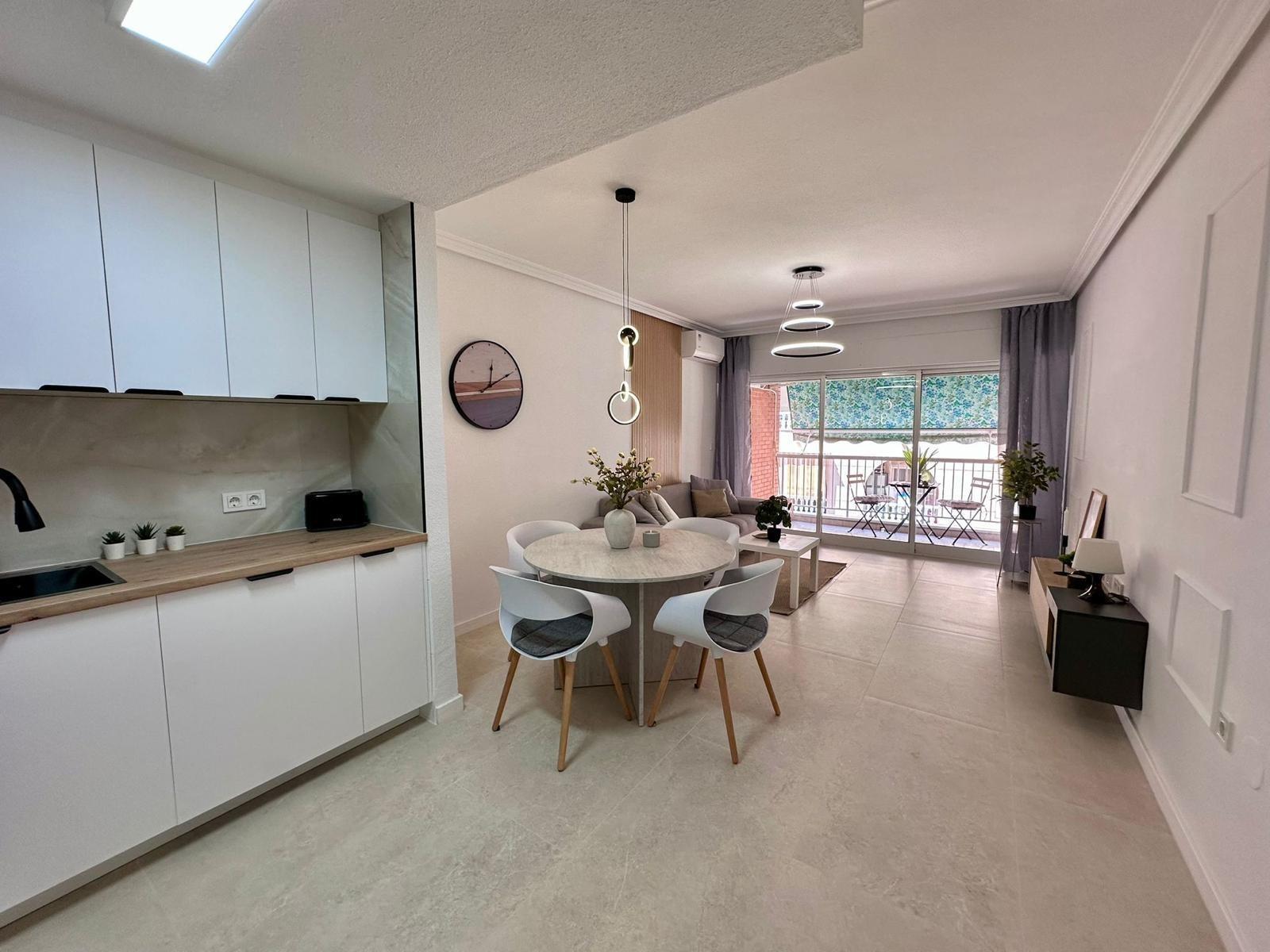 For sale - 2 Bedroom 1 Bathroom Apartment in Torrevieja - Habaneras  - Alicante