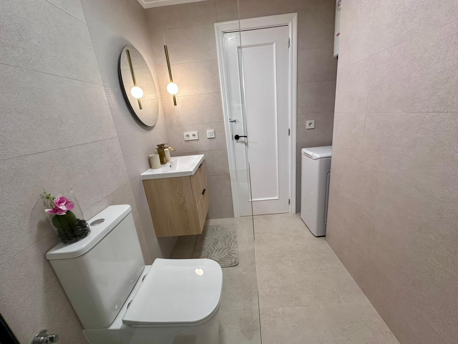 For sale - 2 Bedroom 1 Bathroom Apartment in Torrevieja - Habaneras  - Alicante